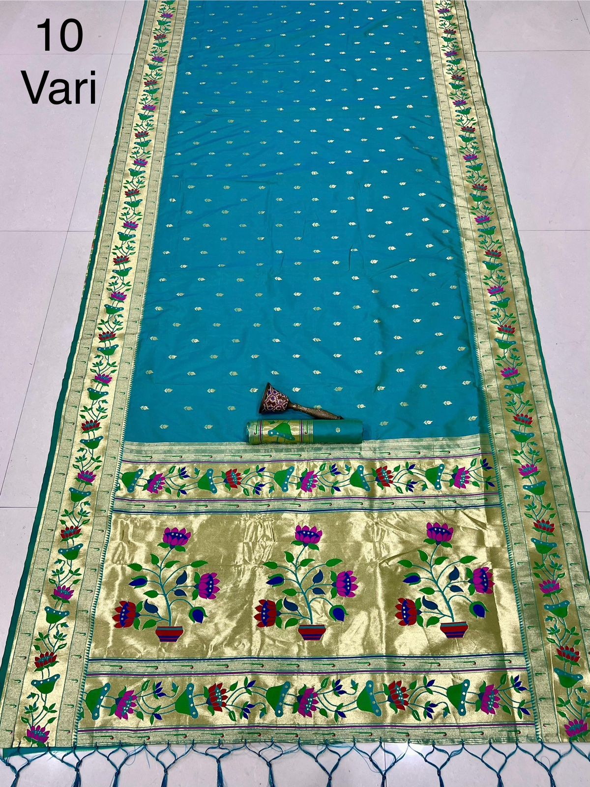 Lotus Flower Border Paithani 9 yards (Nauvari)