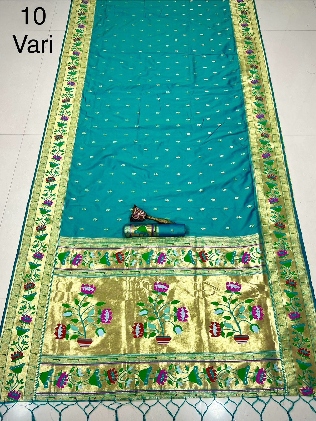 Lotus Flower Border Paithani 9 yards (Nauvari)