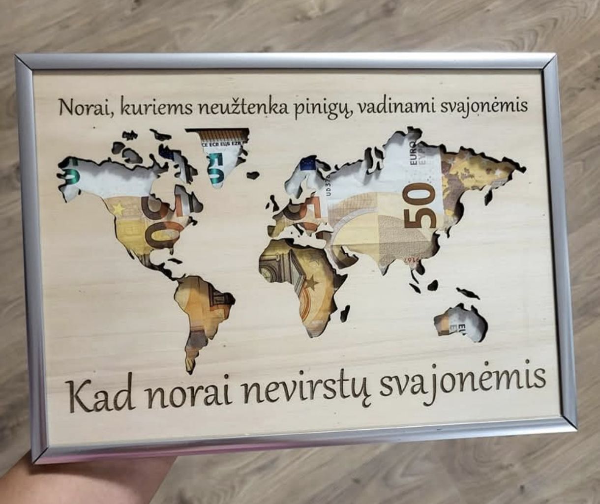 Medinis pasaulio žemėlapis - pinigams