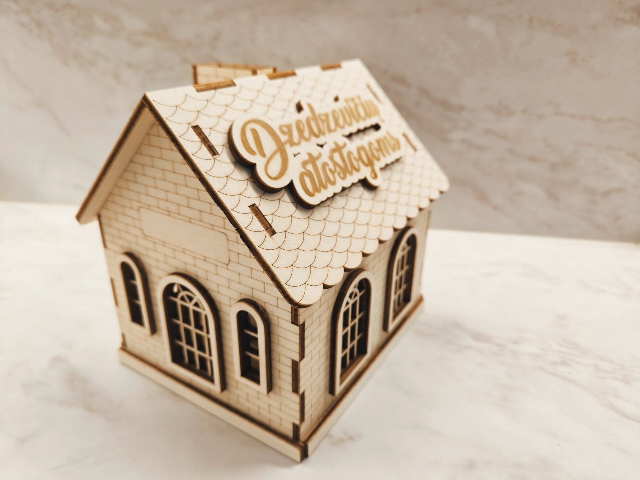 Medinė taupyklė „Namelis“