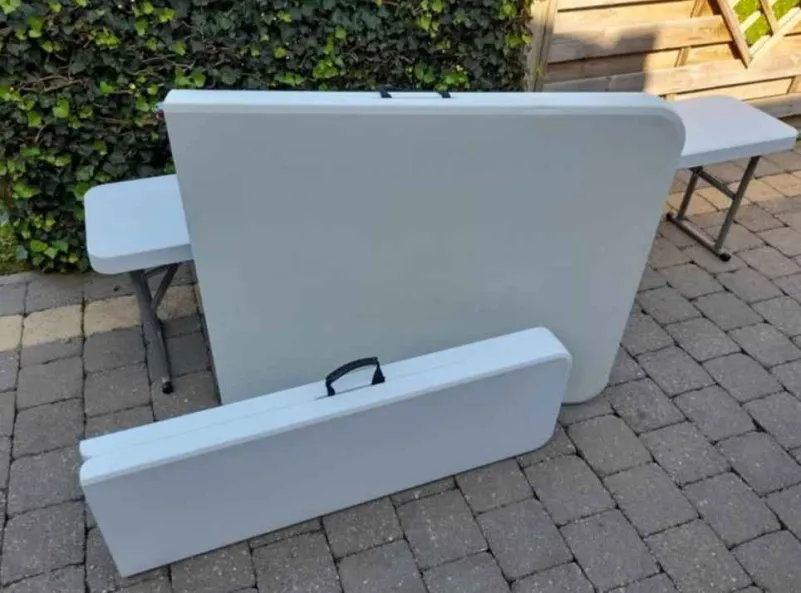 Tables et bancs pliants