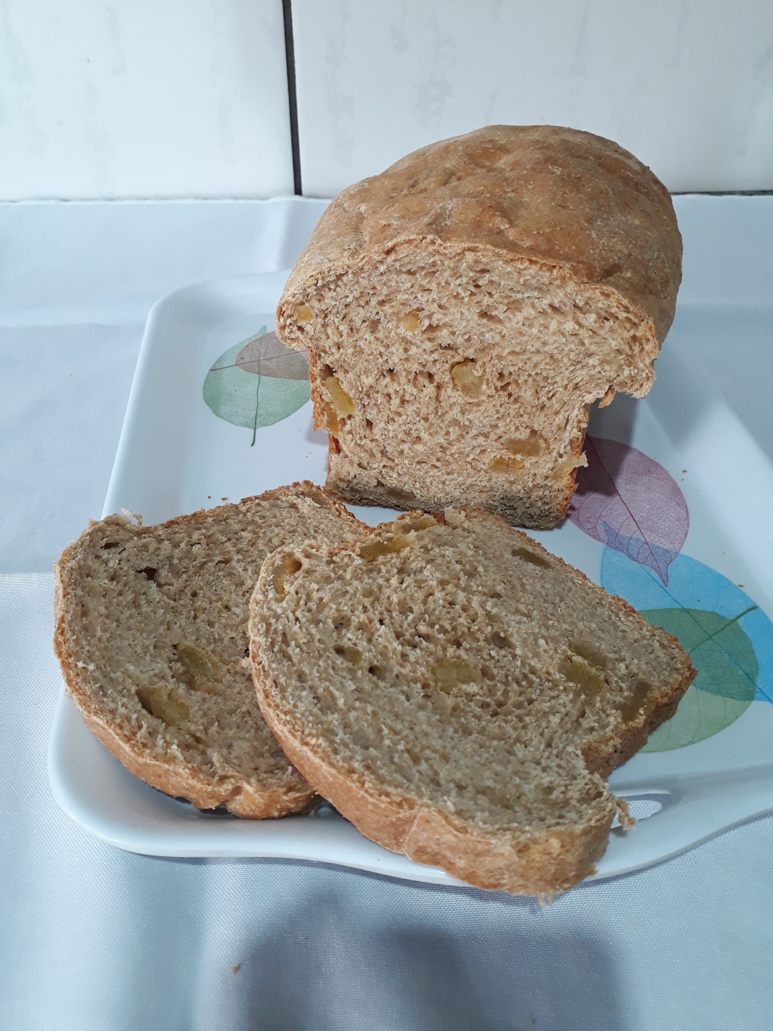 PÃO INTEGRAL COM LARANJA CRISTALIZADA