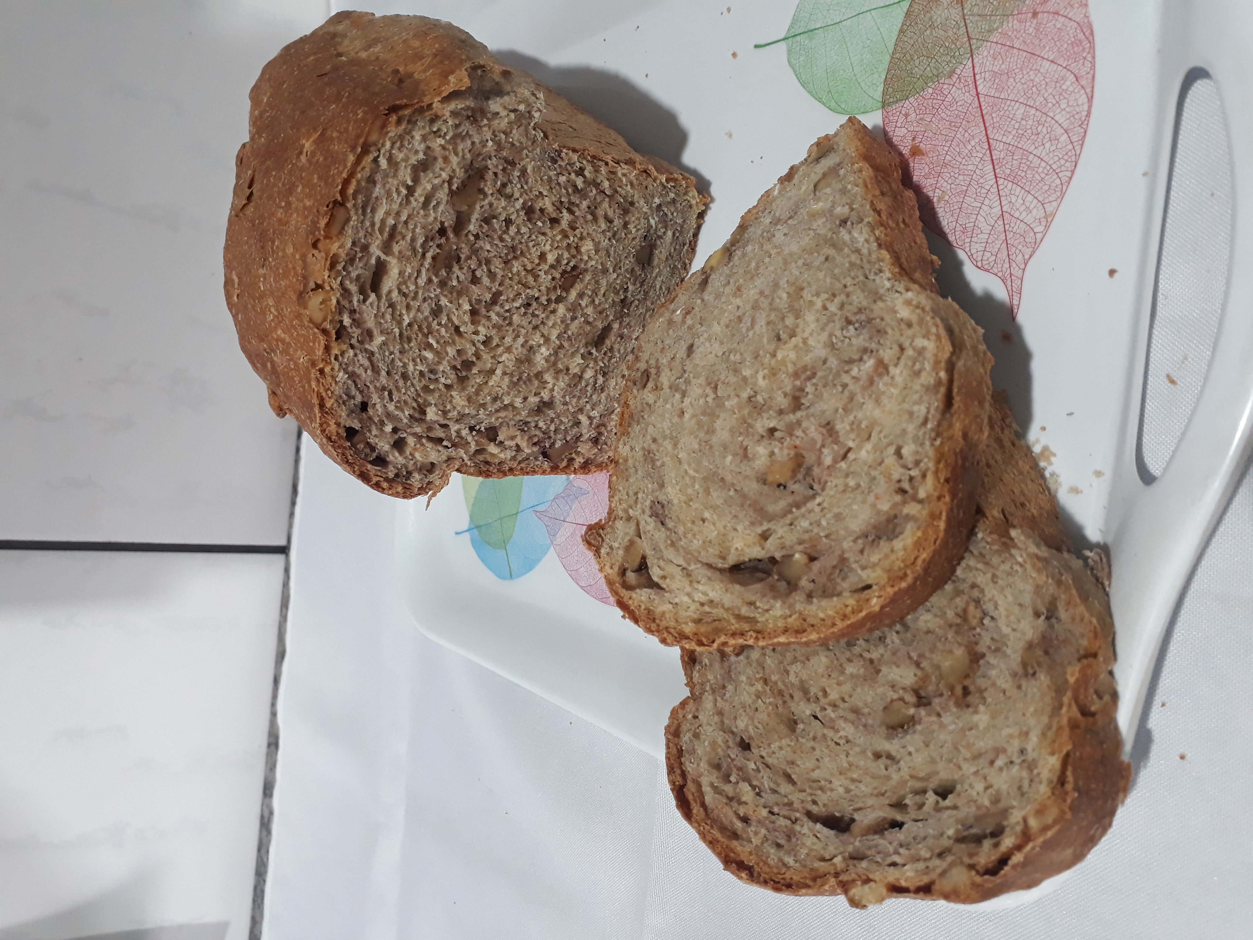 PÃO INTEGRAL COM NOZES