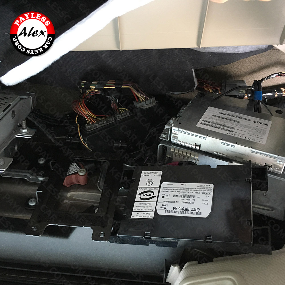 2010-2020 Land Rover smart key programming by KVM (RFH) module