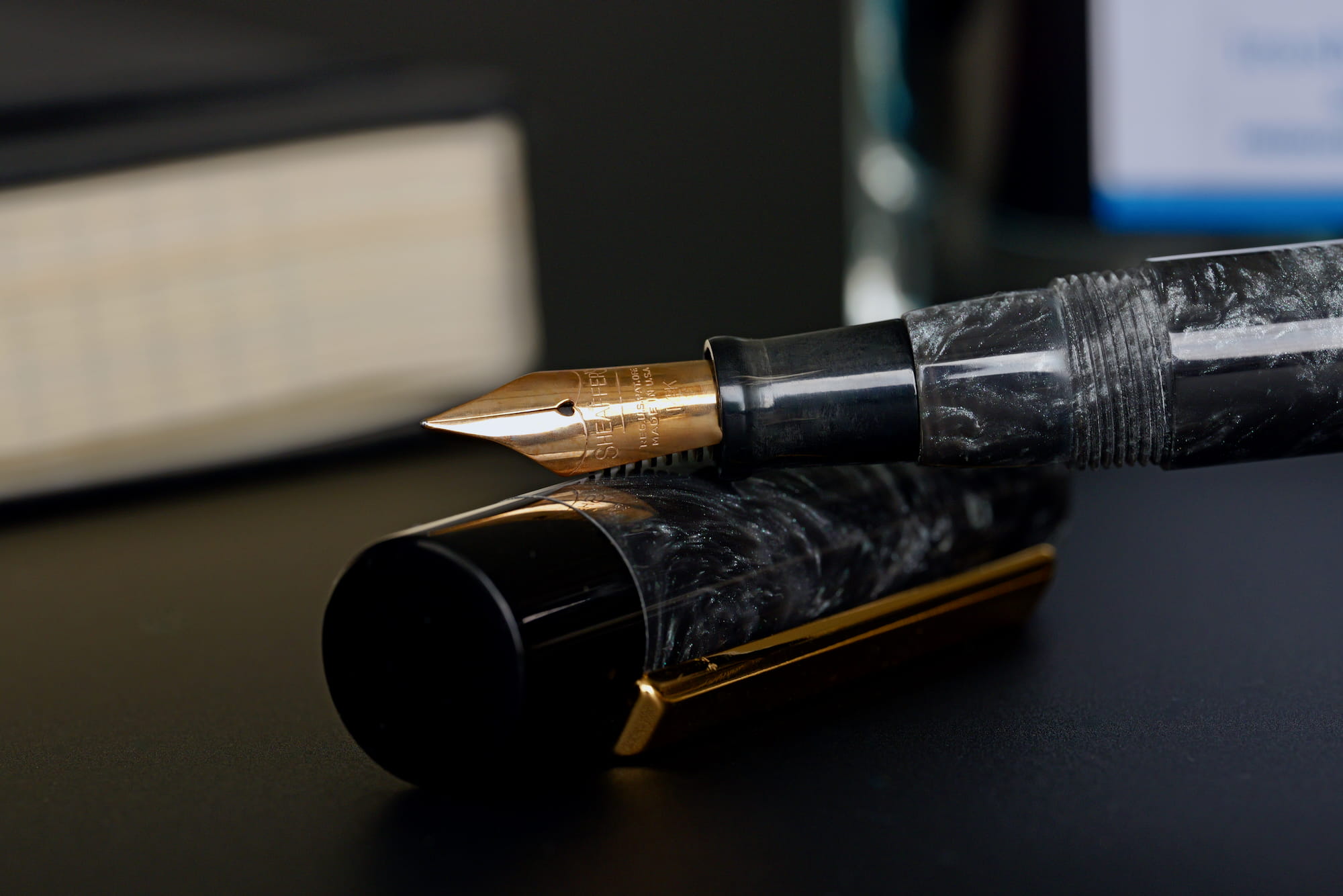 Uniwersum - złota stalówka Sheaffer - żywica