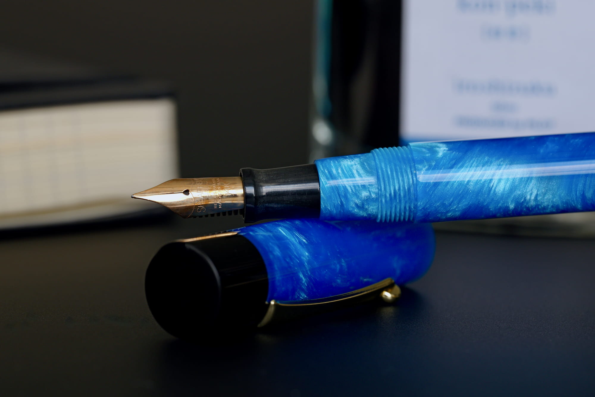 Uniwersum - złota stalówka Sheaffer - żywica