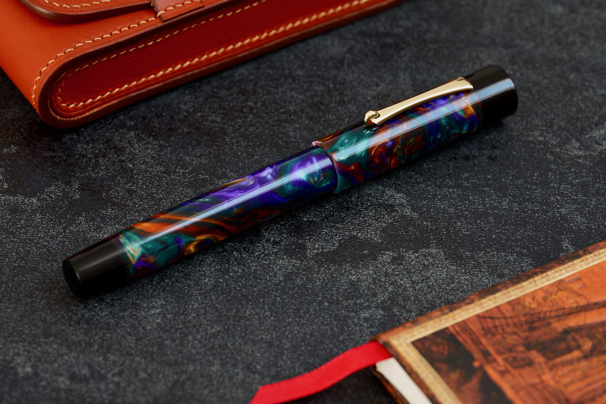 Uniwersum - złota stalówka Sheaffer - żywica