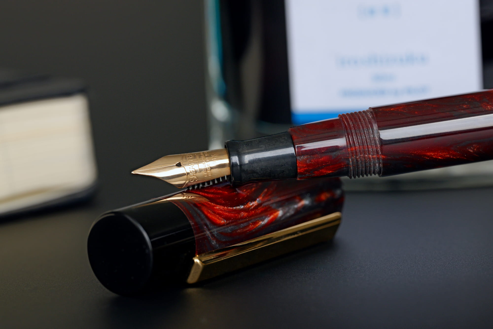 Uniwersum - złota stalówka Sheaffer - żywica