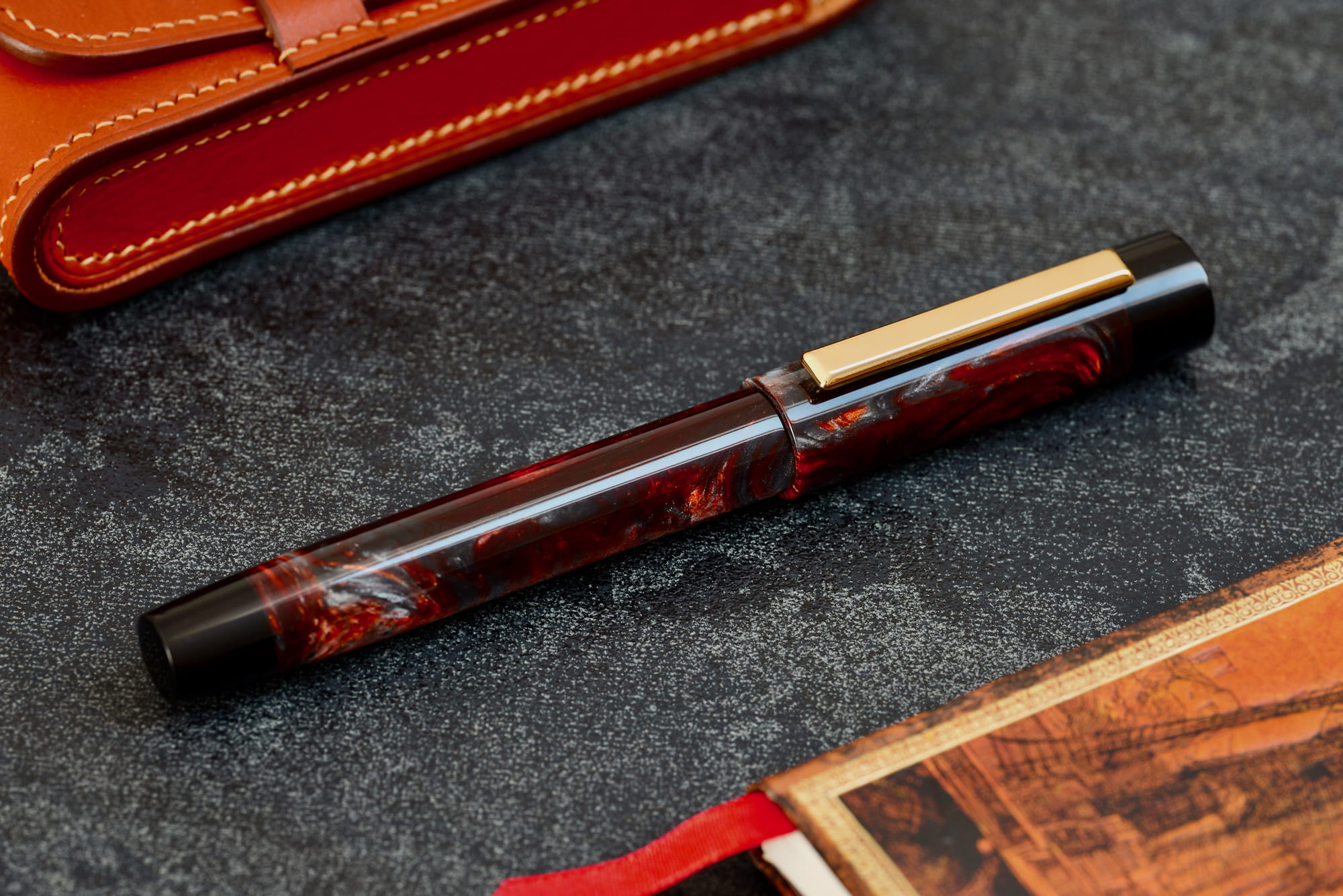 Uniwersum - złota stalówka Sheaffer - żywica