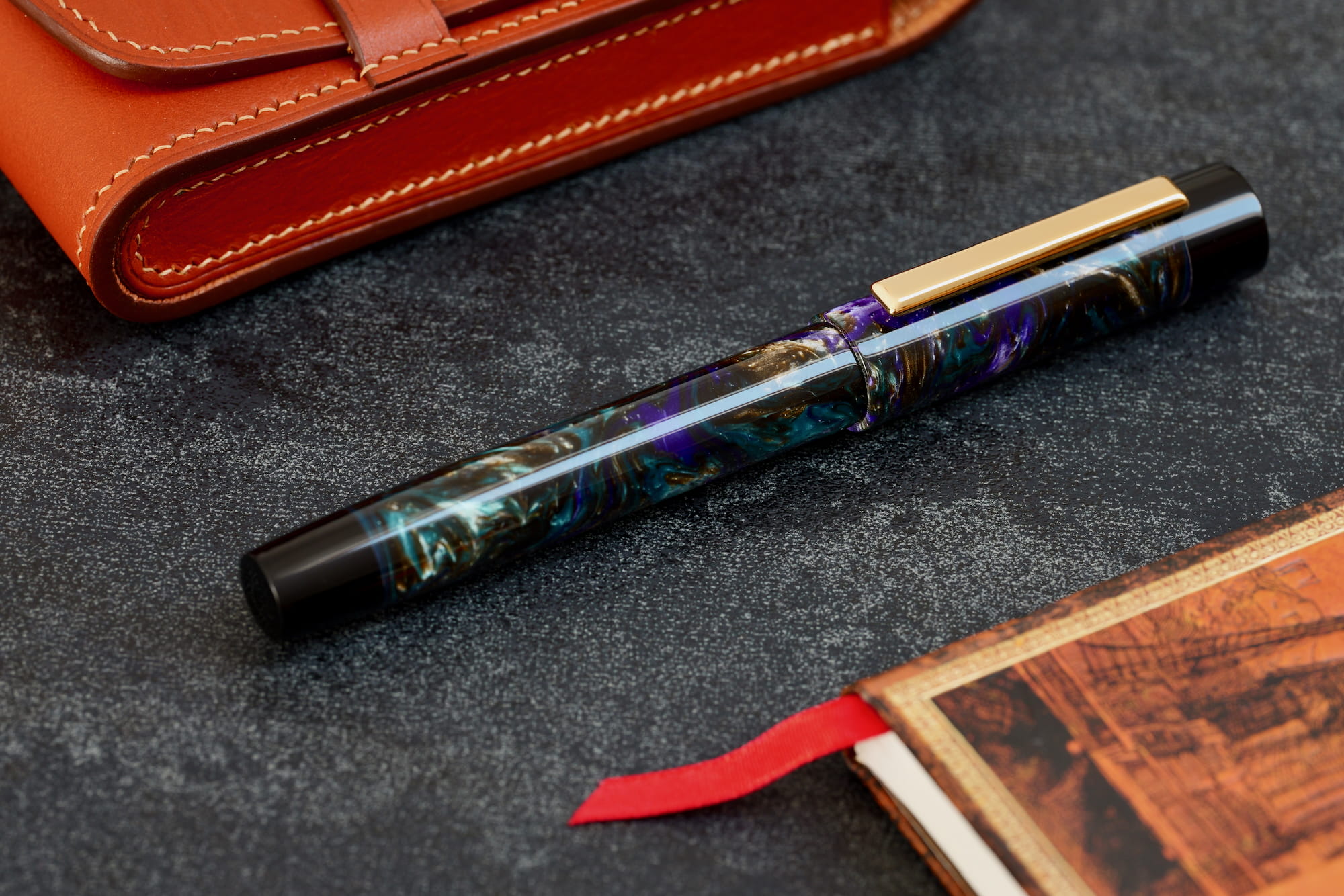 Uniwersum - złota stalówka Sheaffer - żywica