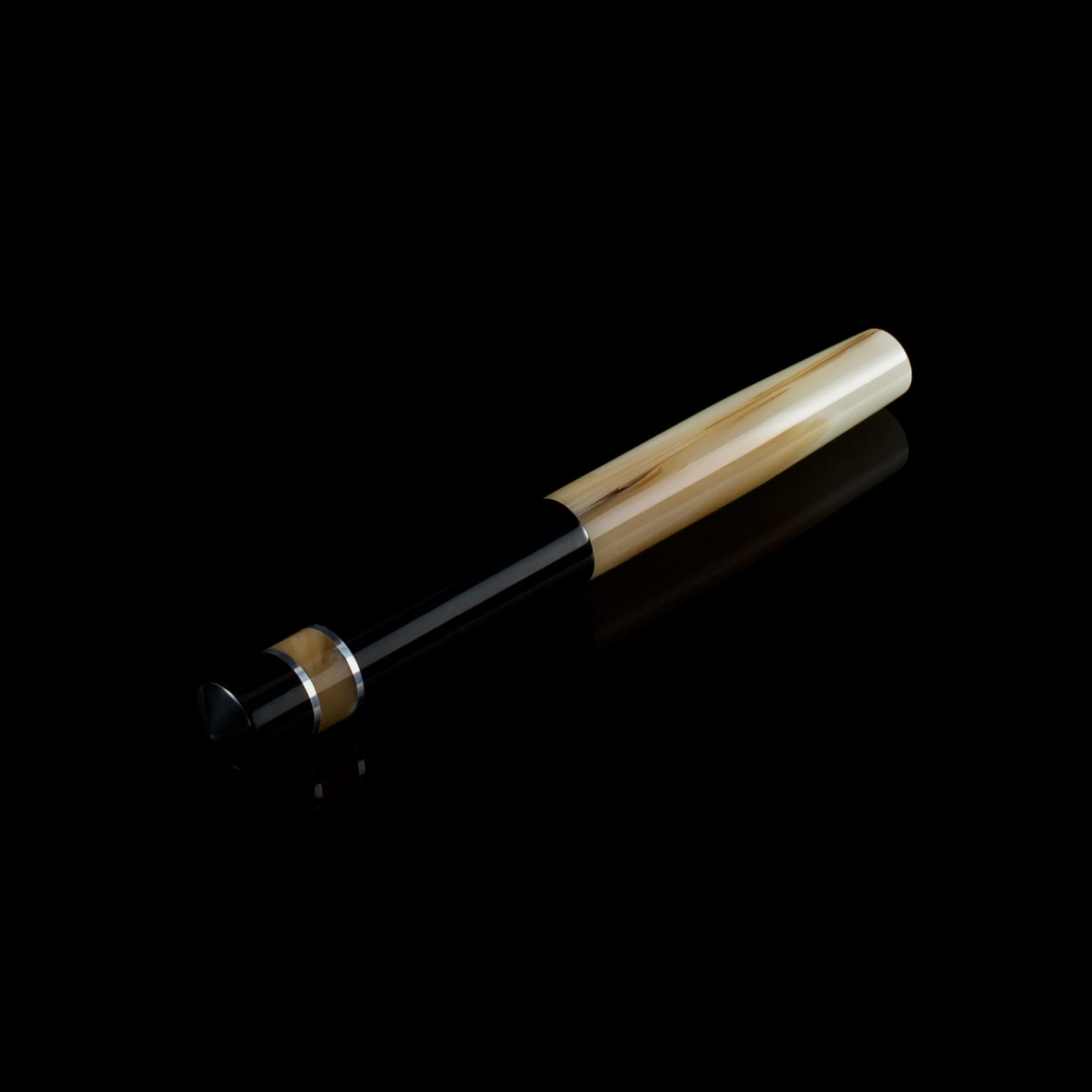 Kontrast - żywica - ebonit - pierścienie