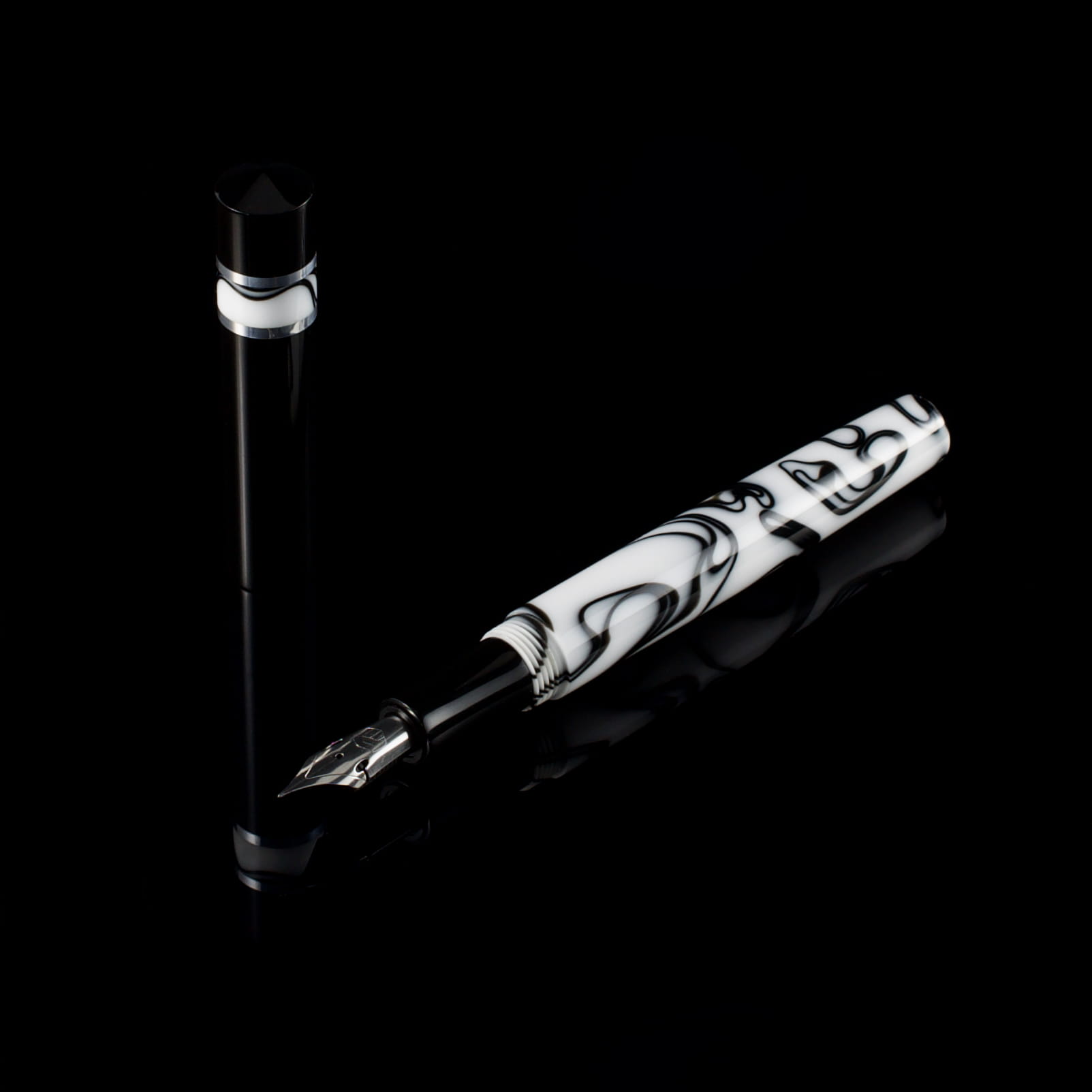 Kontrast - żywica - ebonit - pierścienie