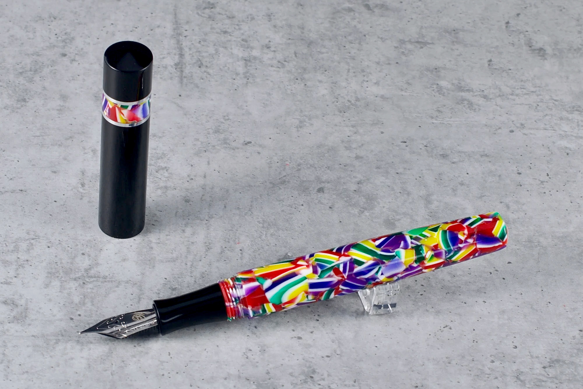 Kontrast - żywica - ebonit - pierścienie