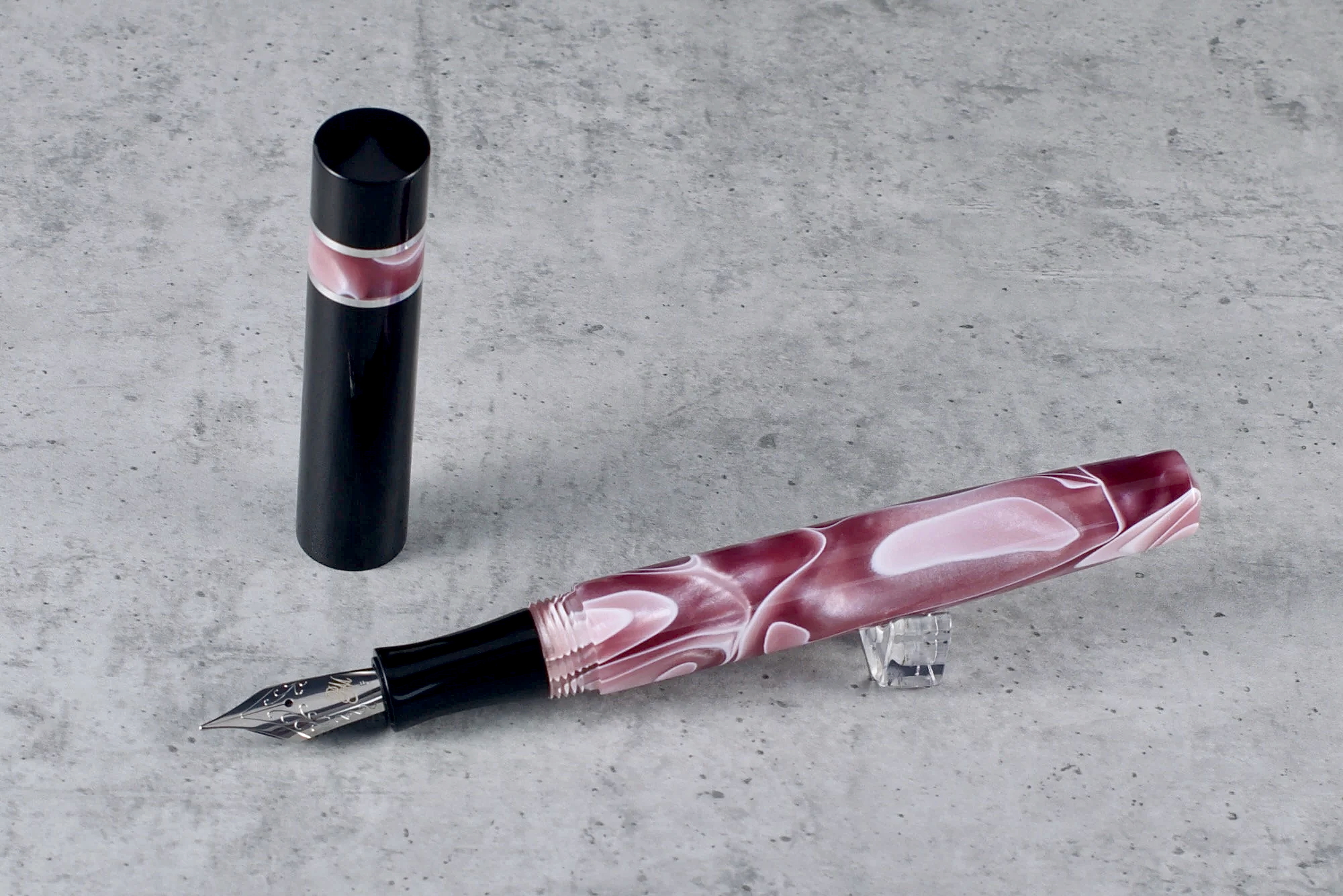 Kontrast - żywica - ebonit - pierścienie