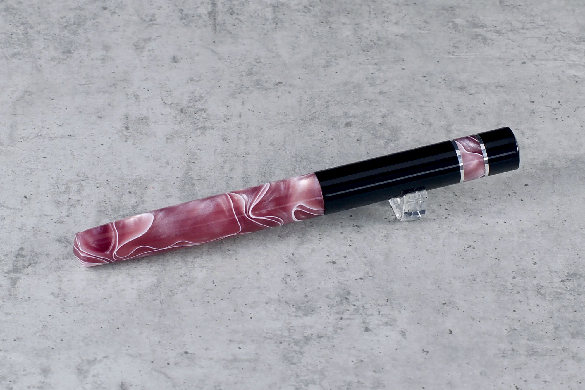 Kontrast - żywica - ebonit - pierścienie