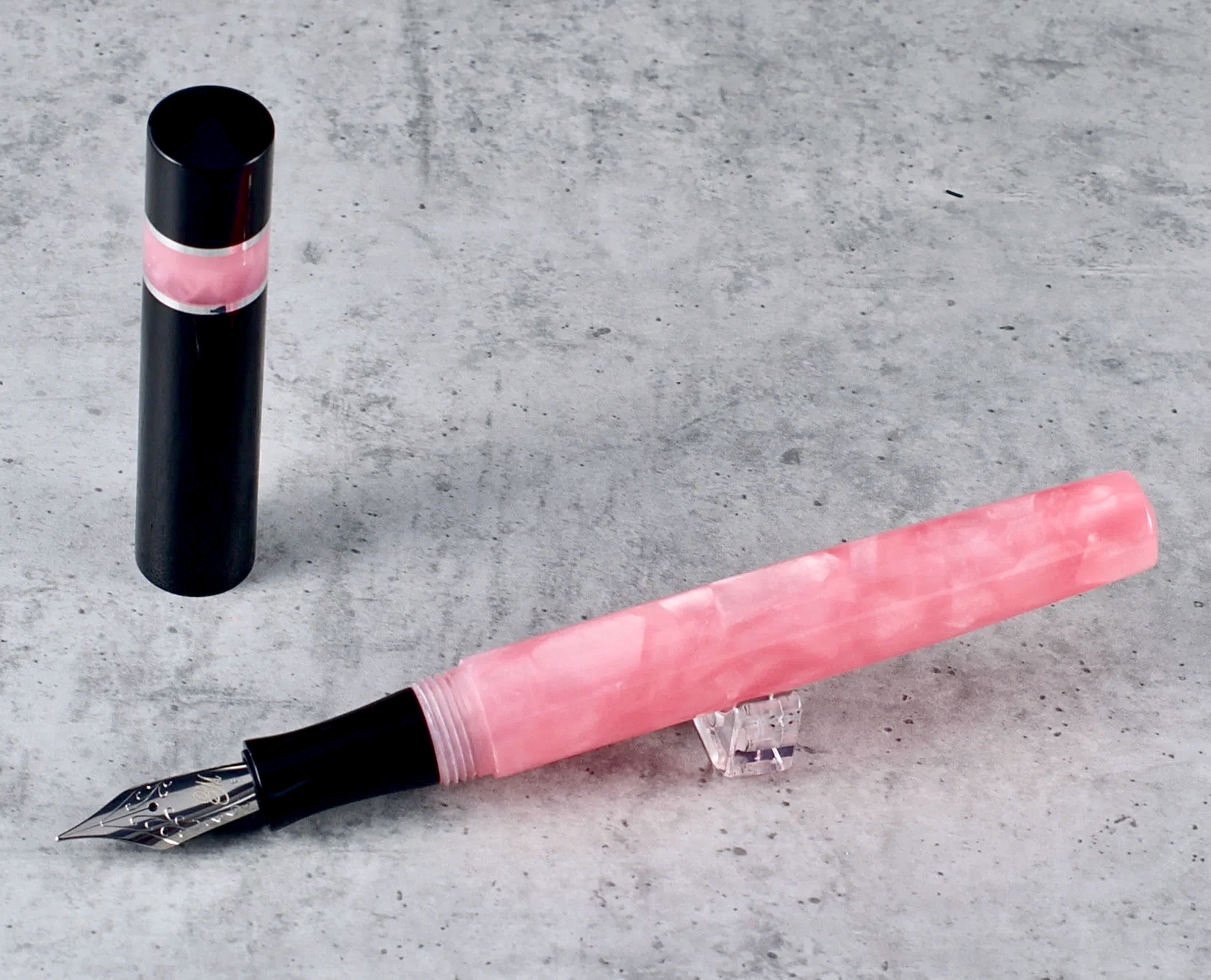 Kontrast - żywica - ebonit - pierścienie