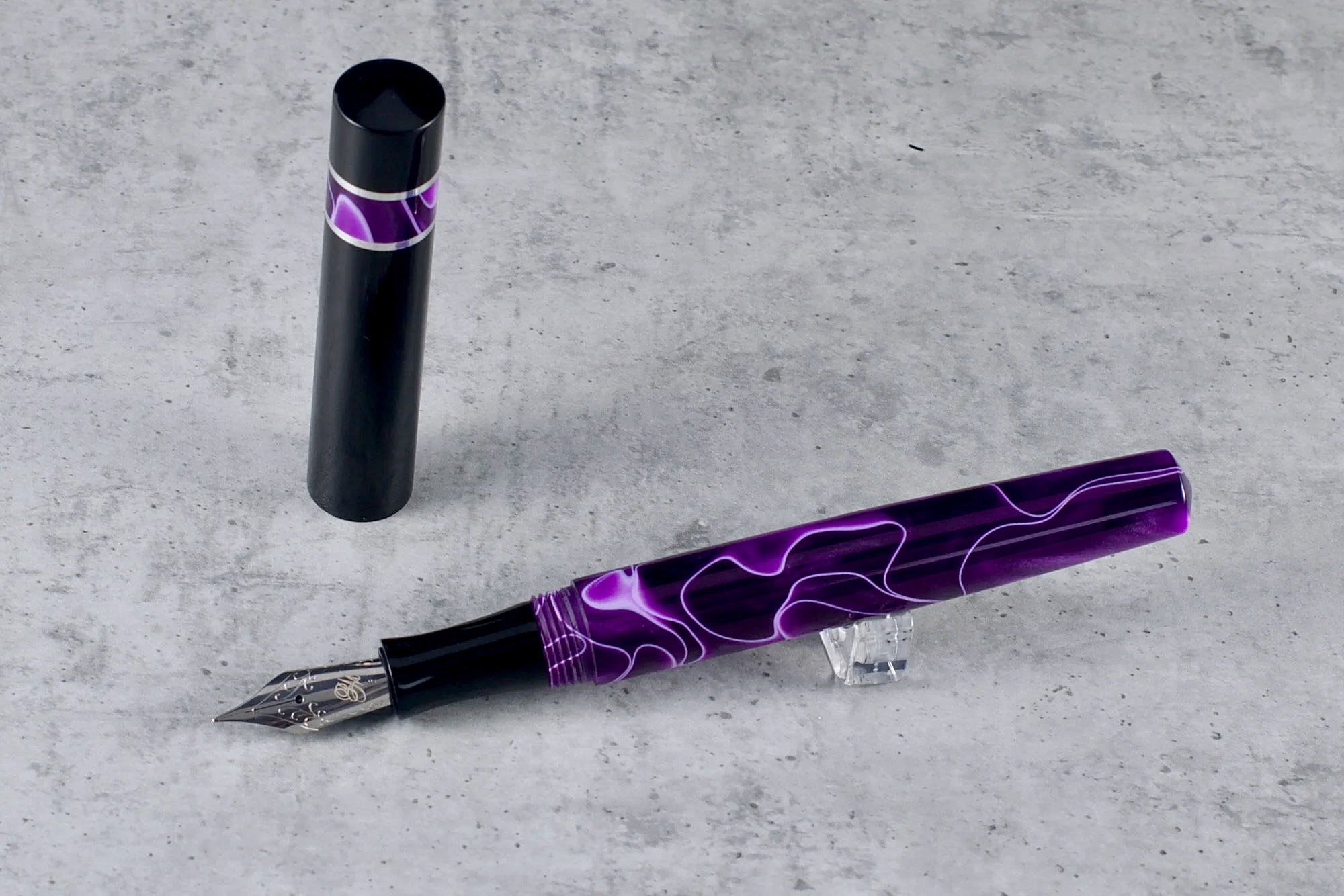 Kontrast - żywica - ebonit - pierścienie