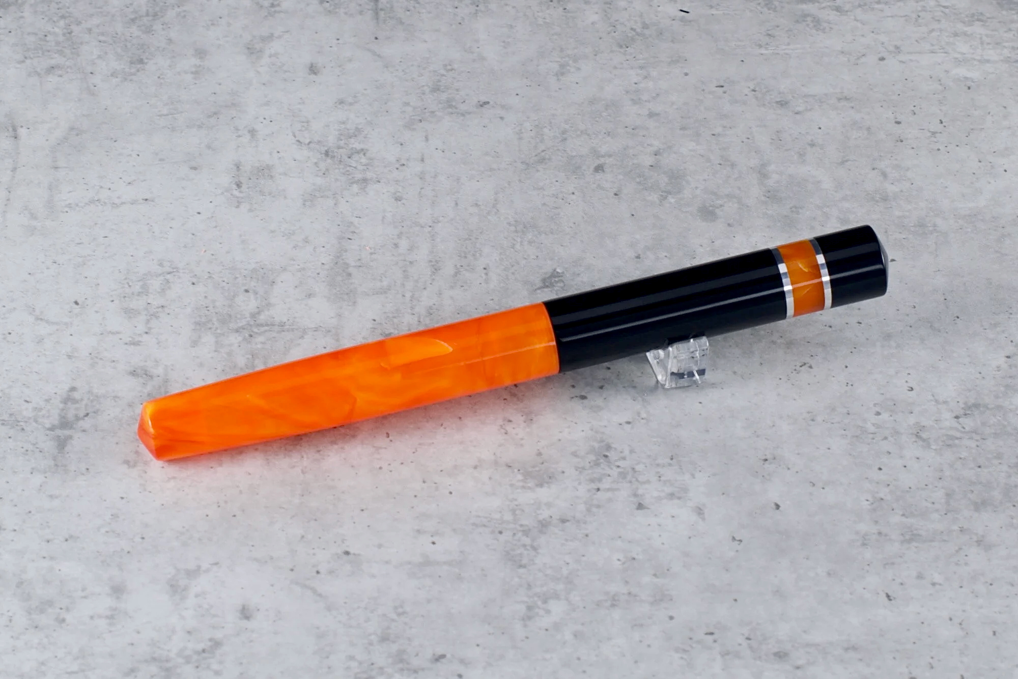 Kontrast - żywica - ebonit - pierścienie