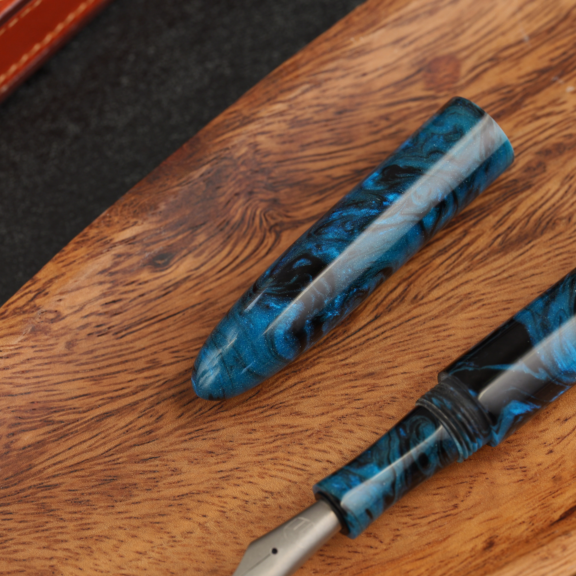 Minimalizm - żywica - tytanowa stalówka