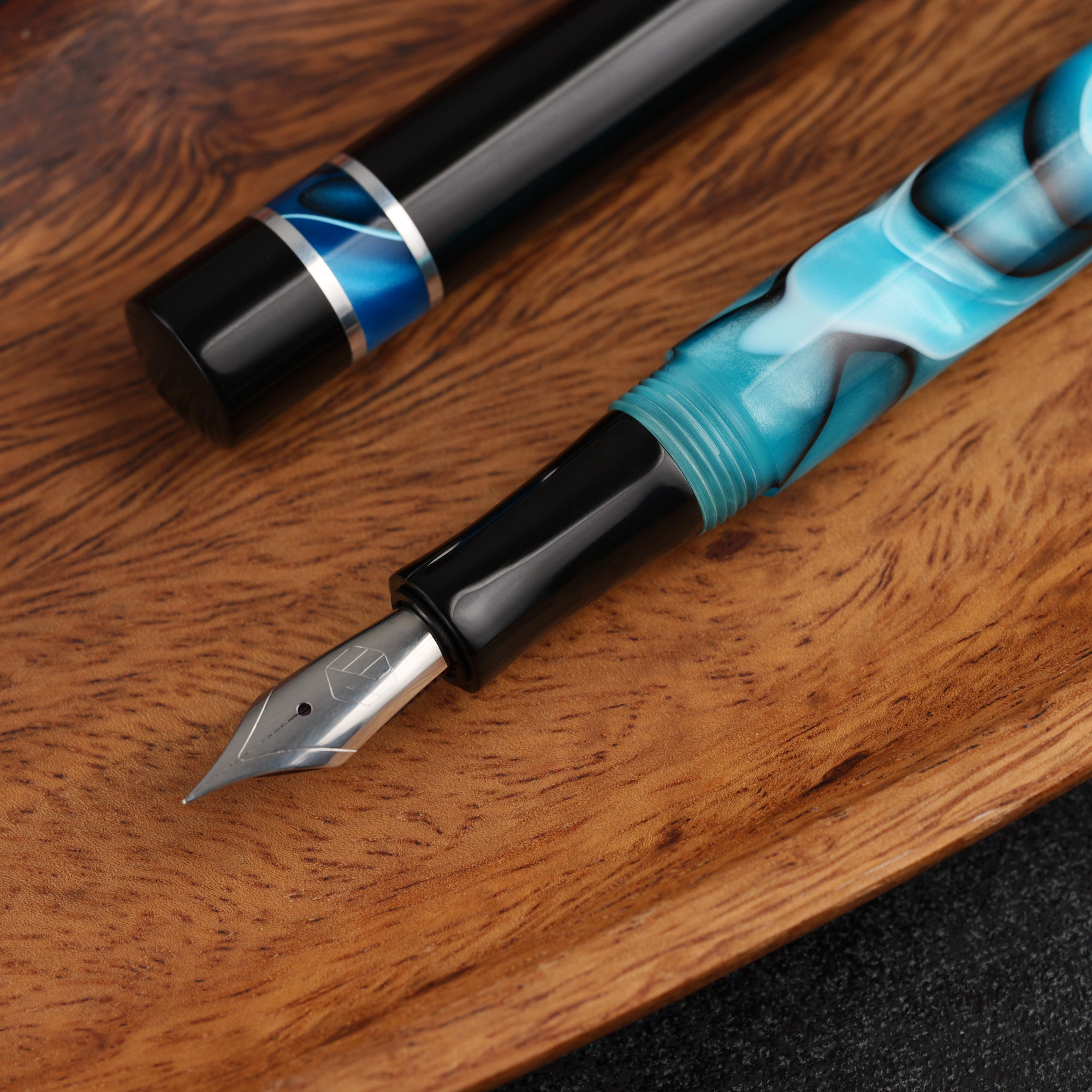 Kontrast - żywica - ebonit - pierścienie