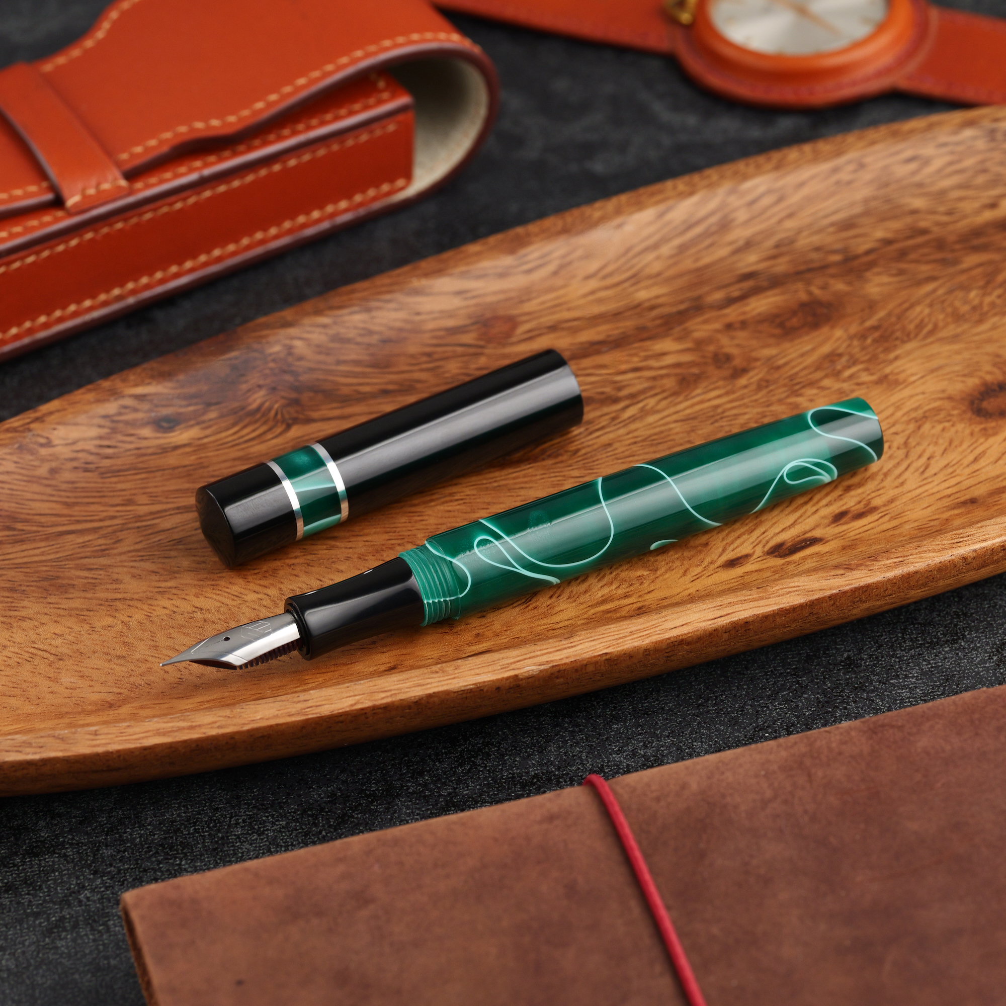 Kontrast - żywica - ebonit - pierścienie