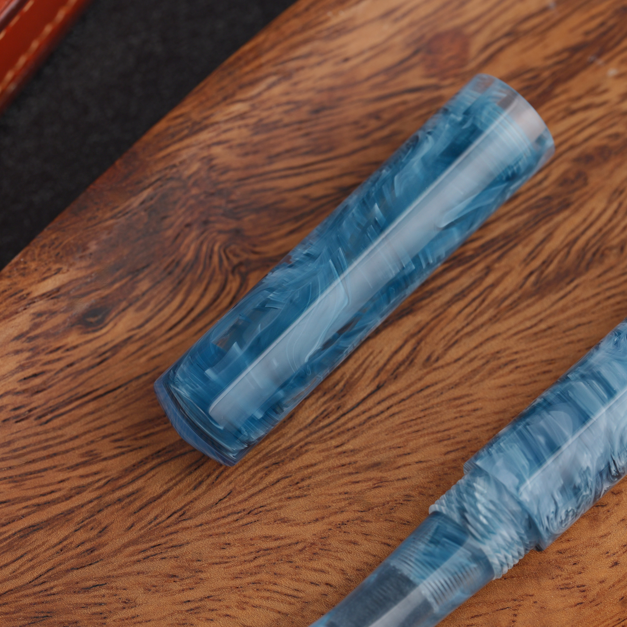 Transparentna żywica - tytanowa stalówka