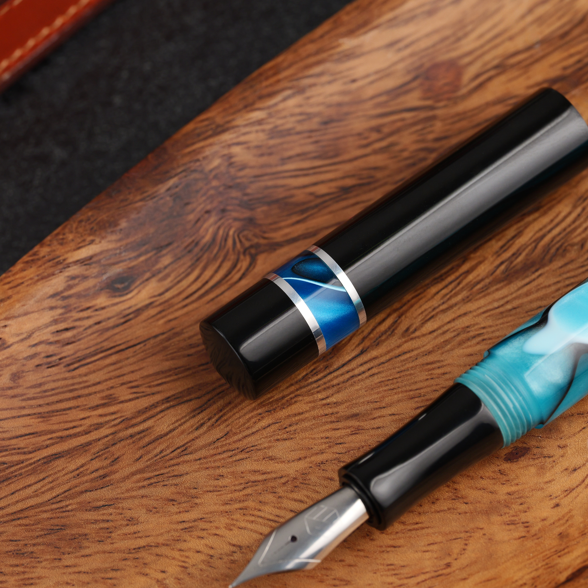 Kontrast - żywica - ebonit - pierścienie