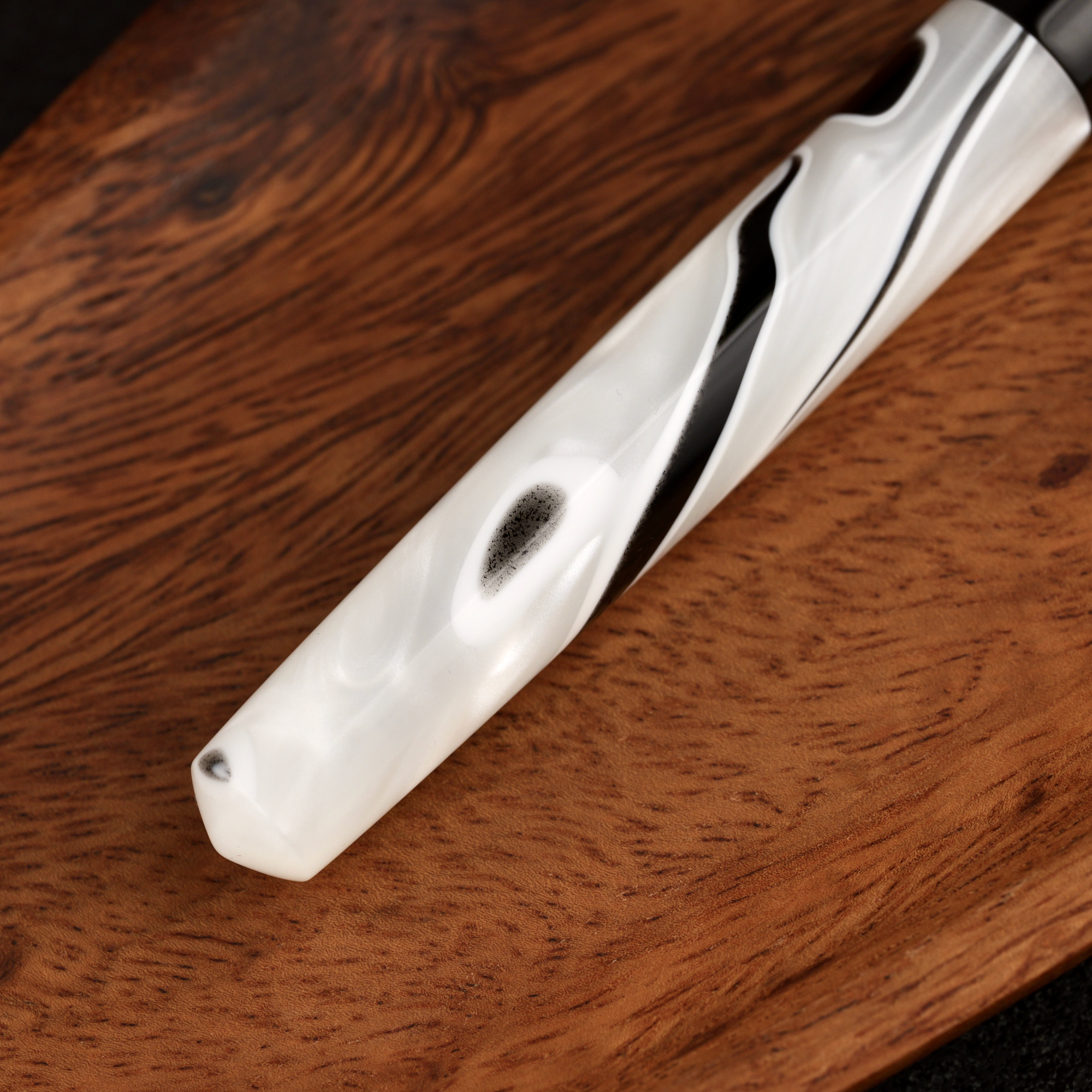 Kontrast - żywica - ebonit - pierścienie