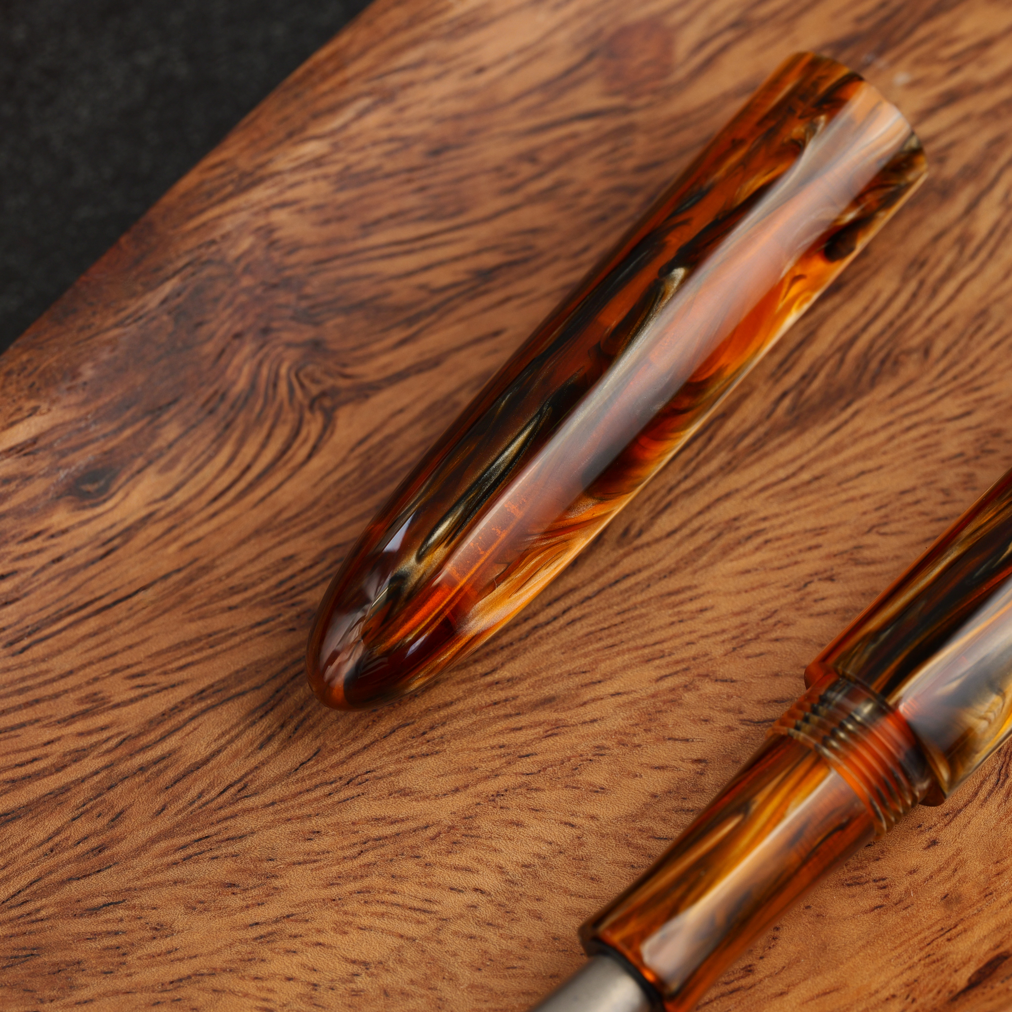 Minimalizm - żywica - tytanowa stalówka