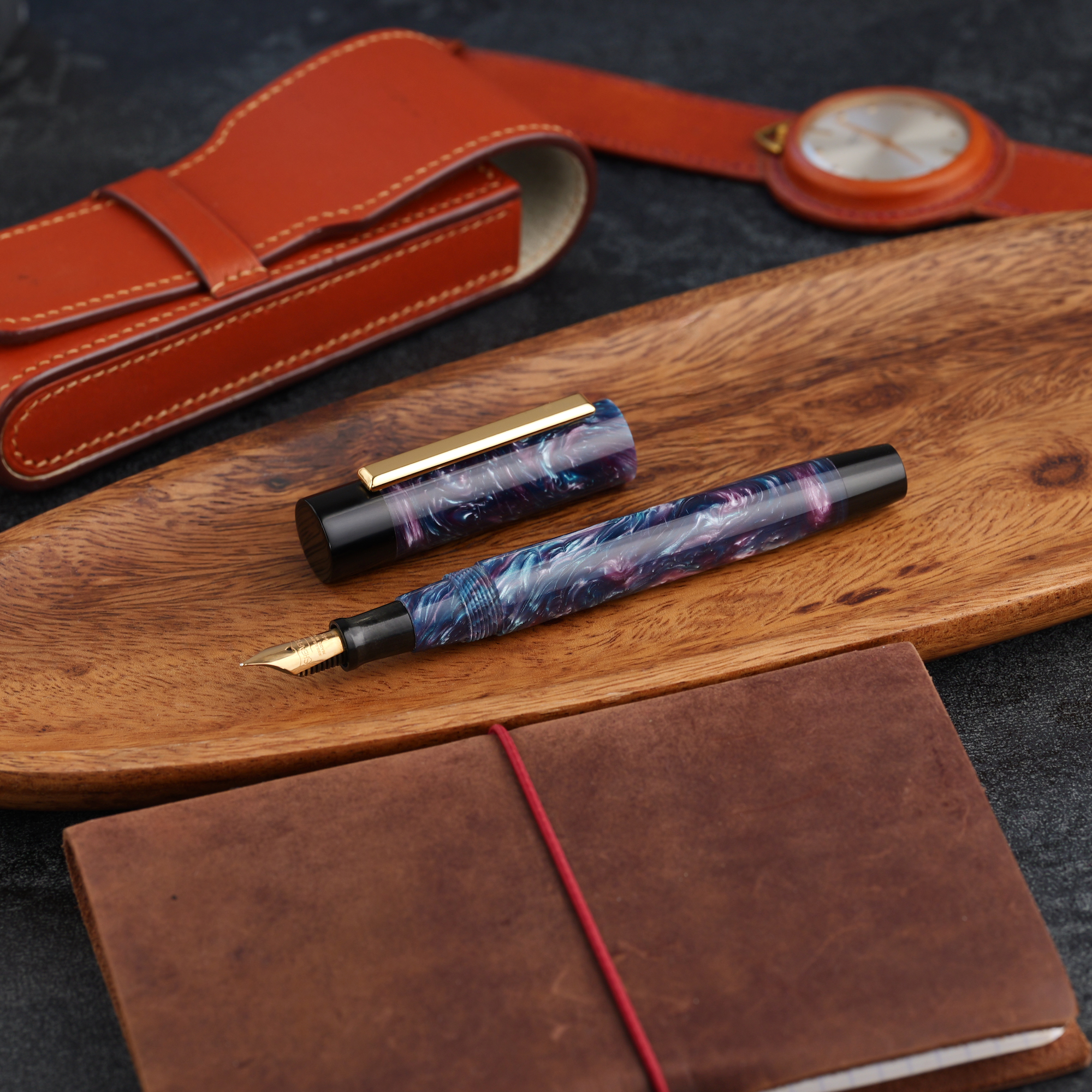 Uniwersum - złota stalówka Sheaffer - żywica