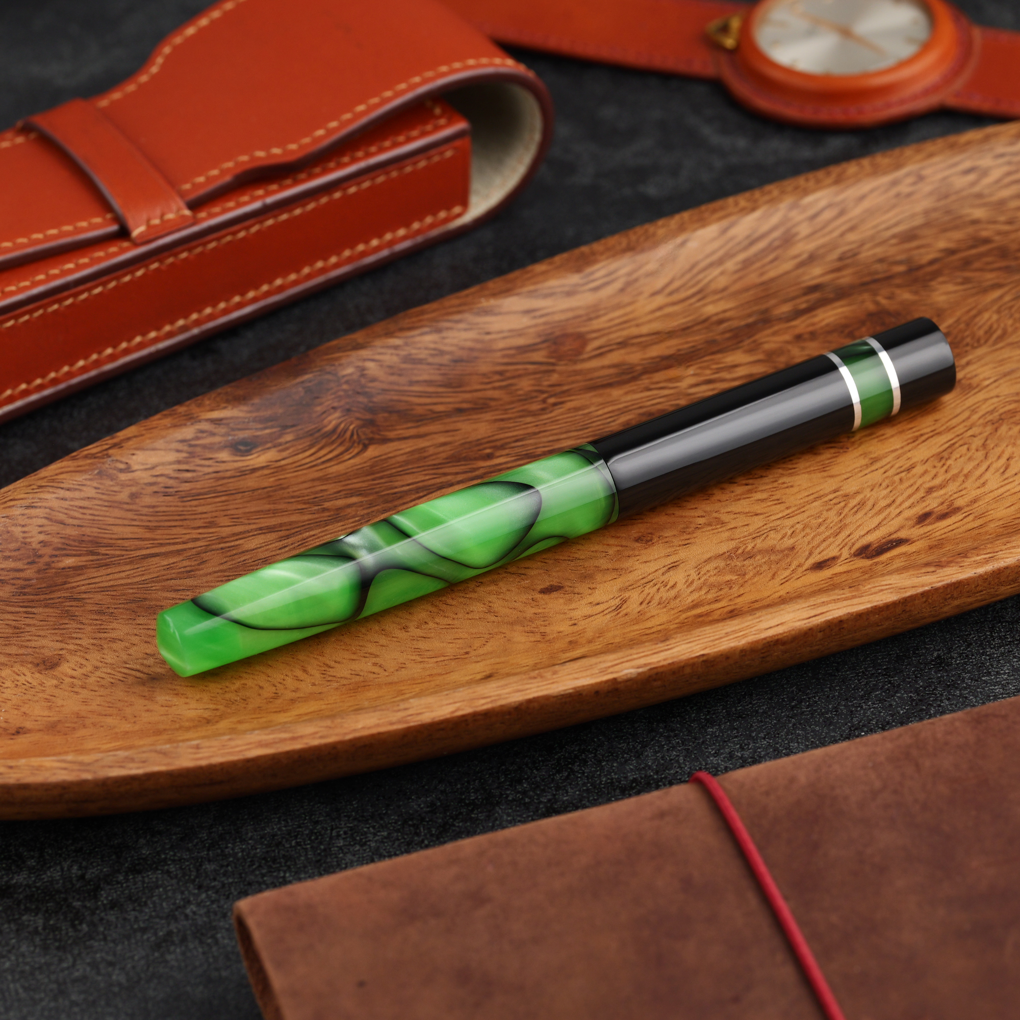 Kontrast - żywica - ebonit - pierścienie