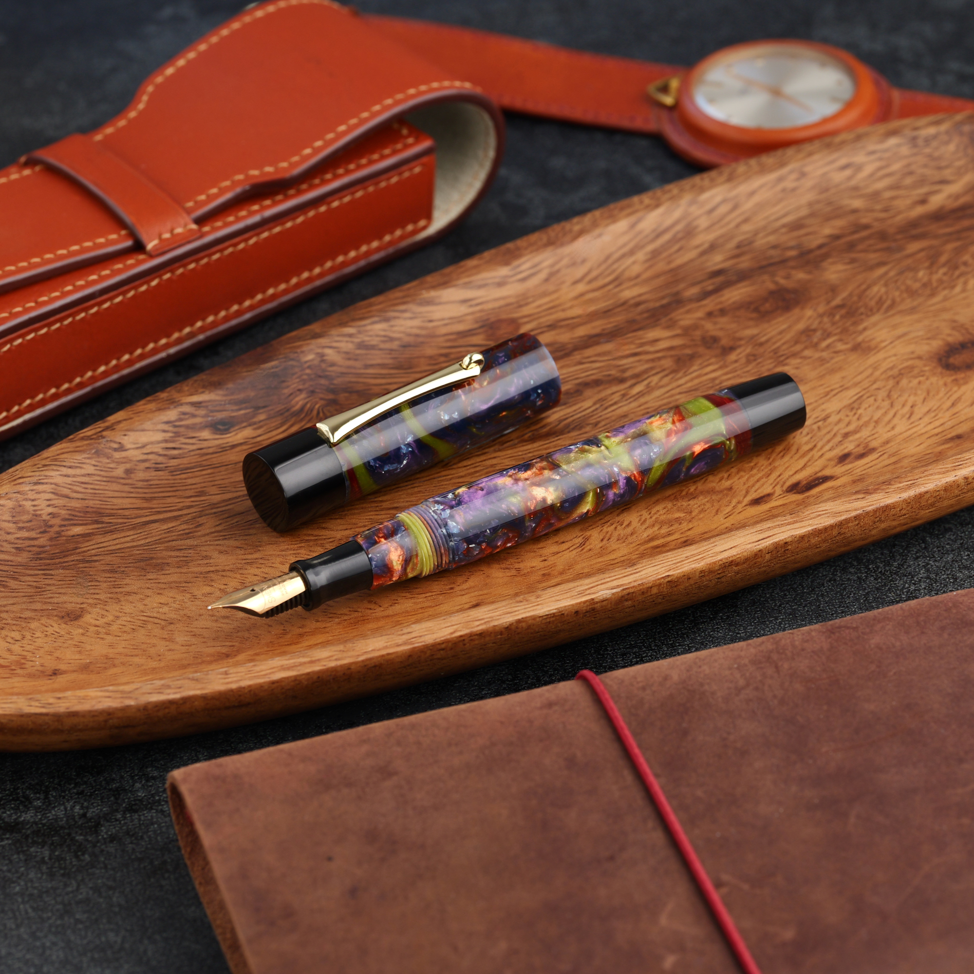 Uniwersum - złota stalówka Sheaffer - żywica