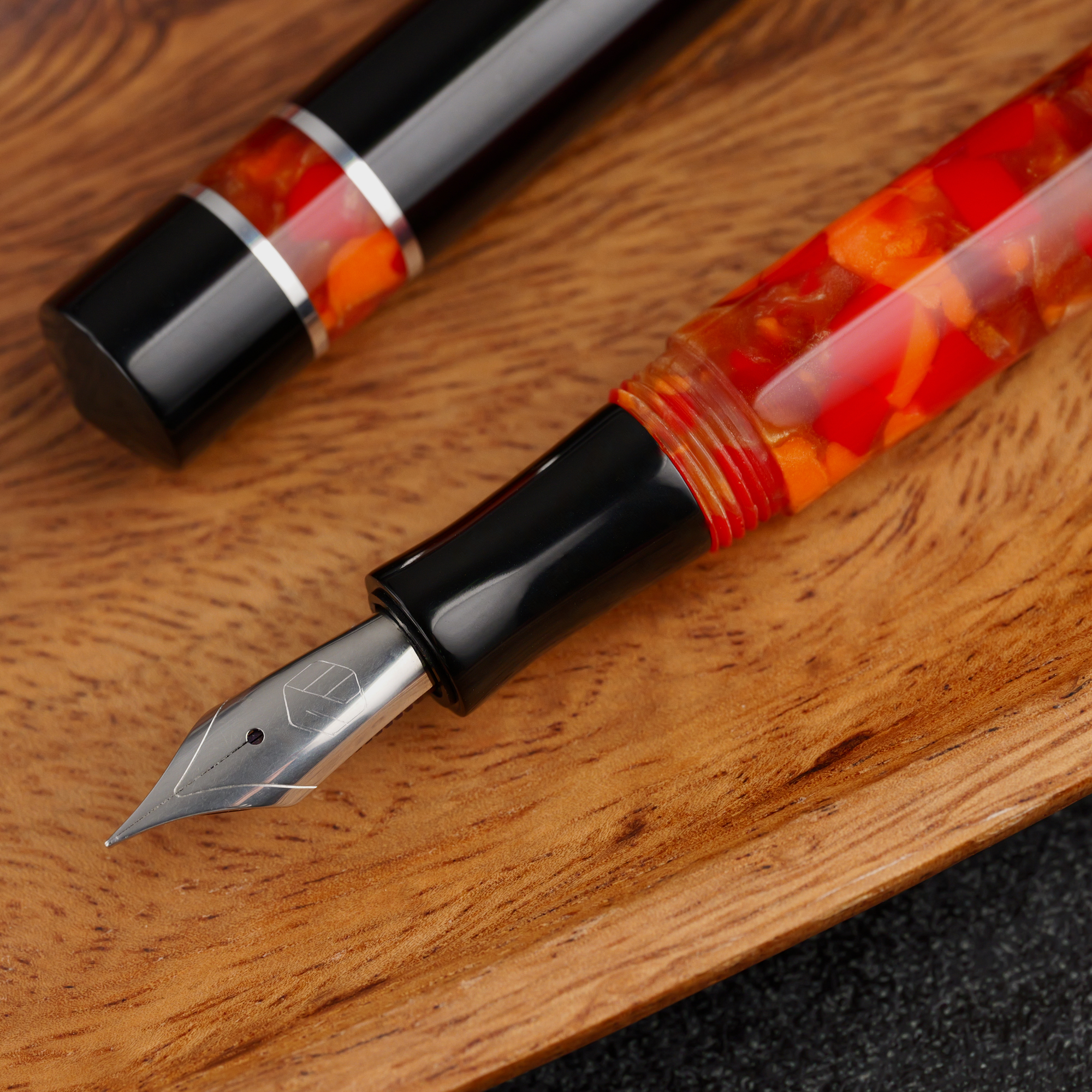 Kontrast - żywica - ebonit - pierścienie