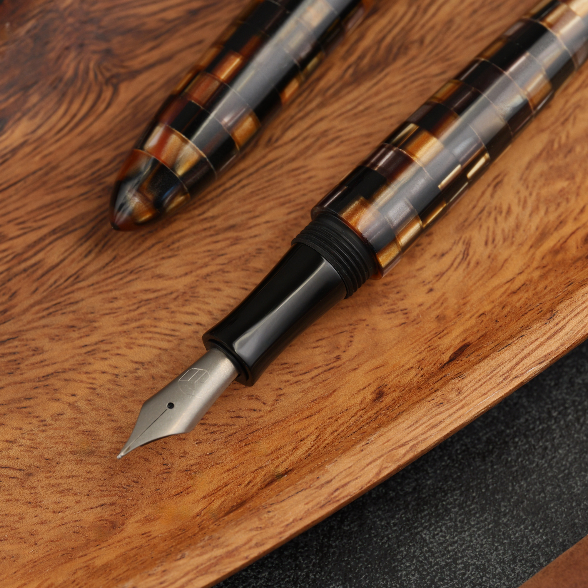 Minimalizm - żywica - tytanowa stalówka