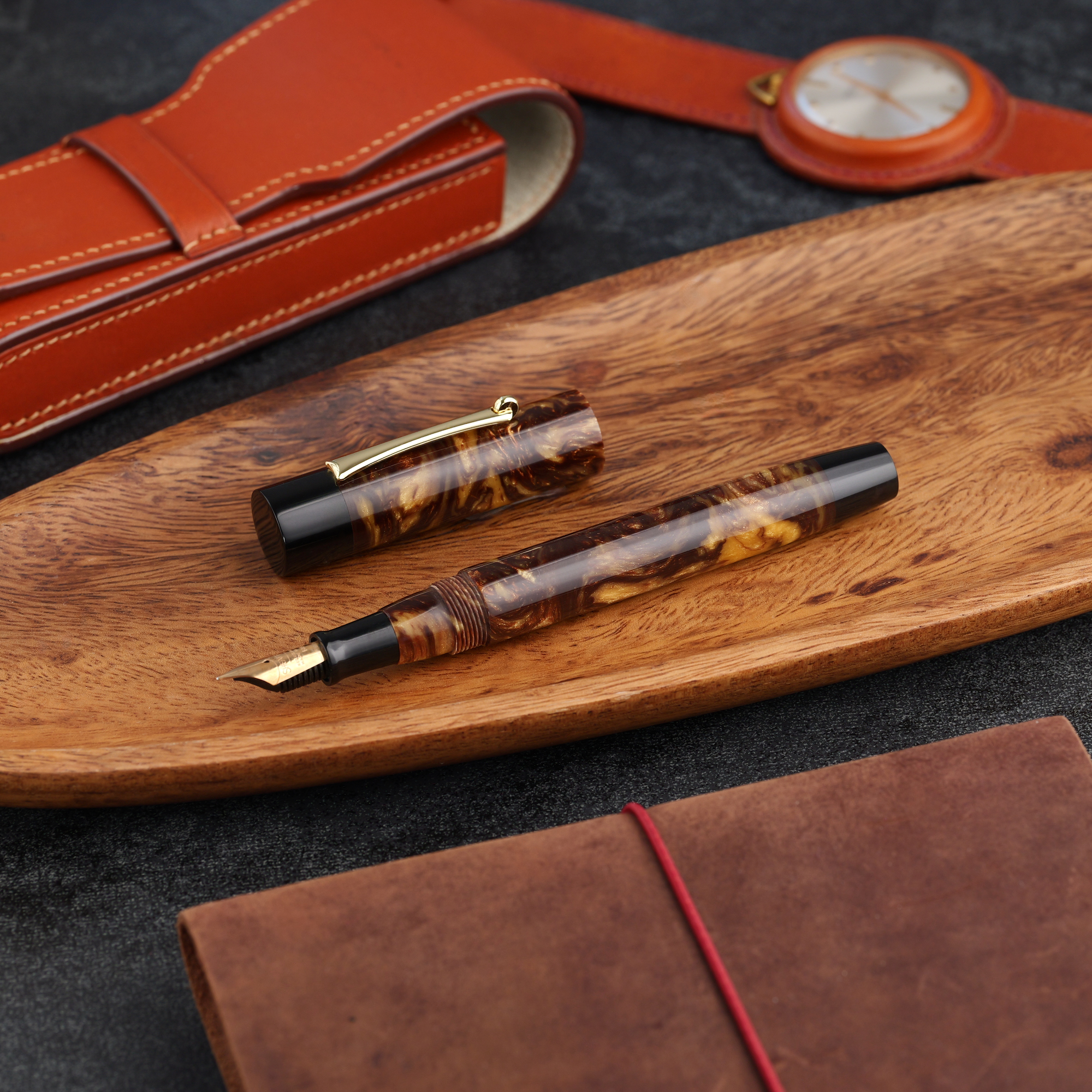 Uniwersum - złota stalówka Sheaffer - żywica