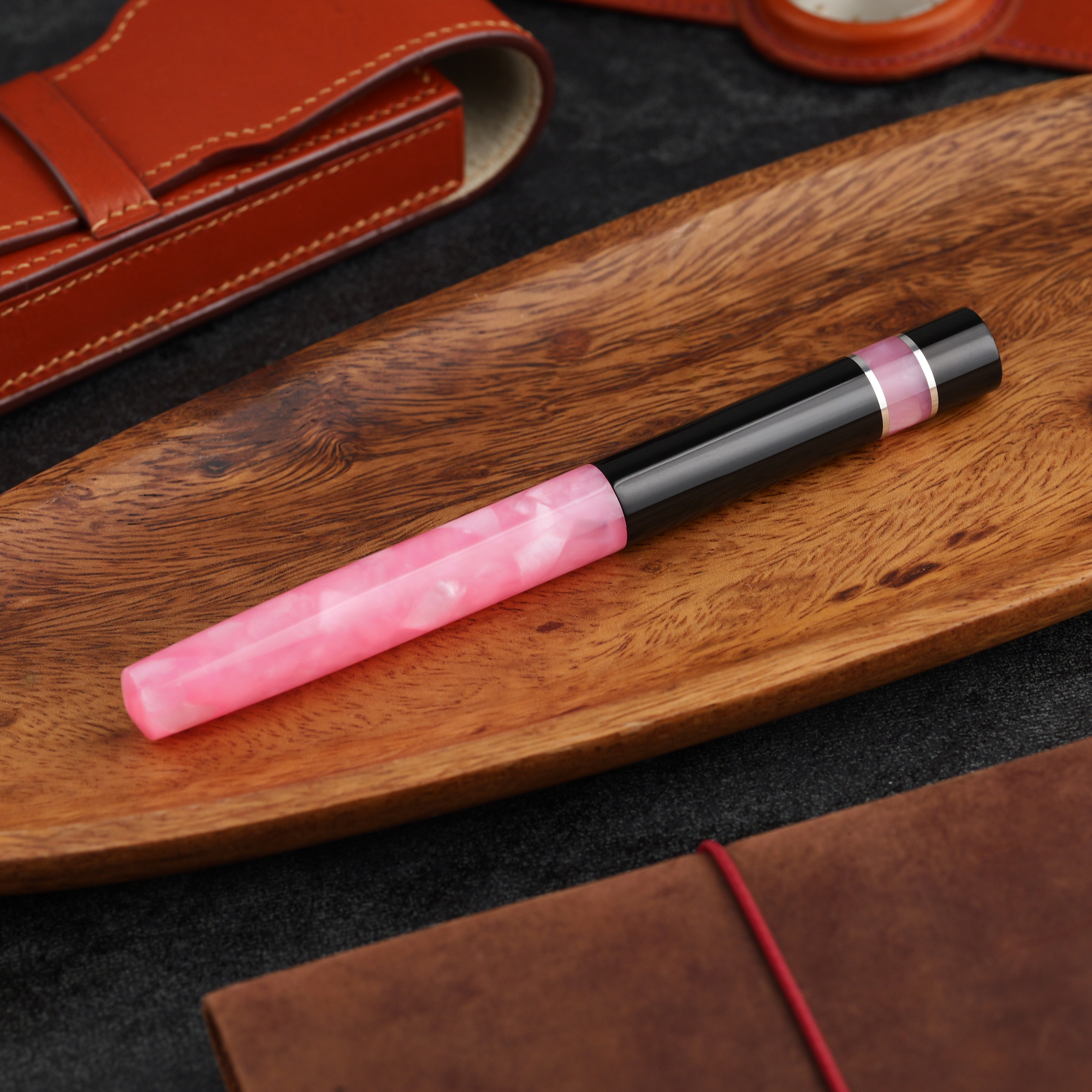 Kontrast - żywica - ebonit - pierścienie