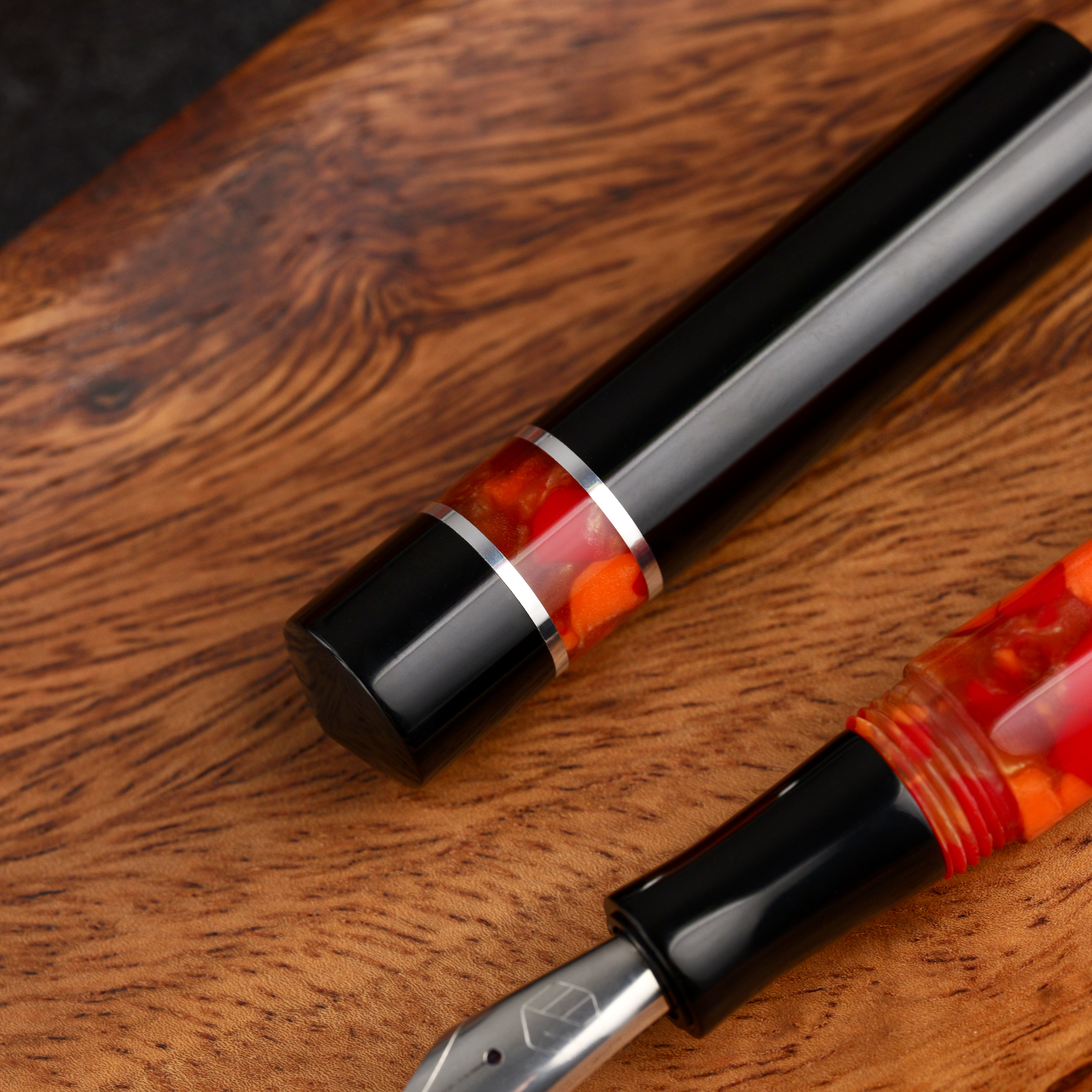 Kontrast - żywica - ebonit - pierścienie