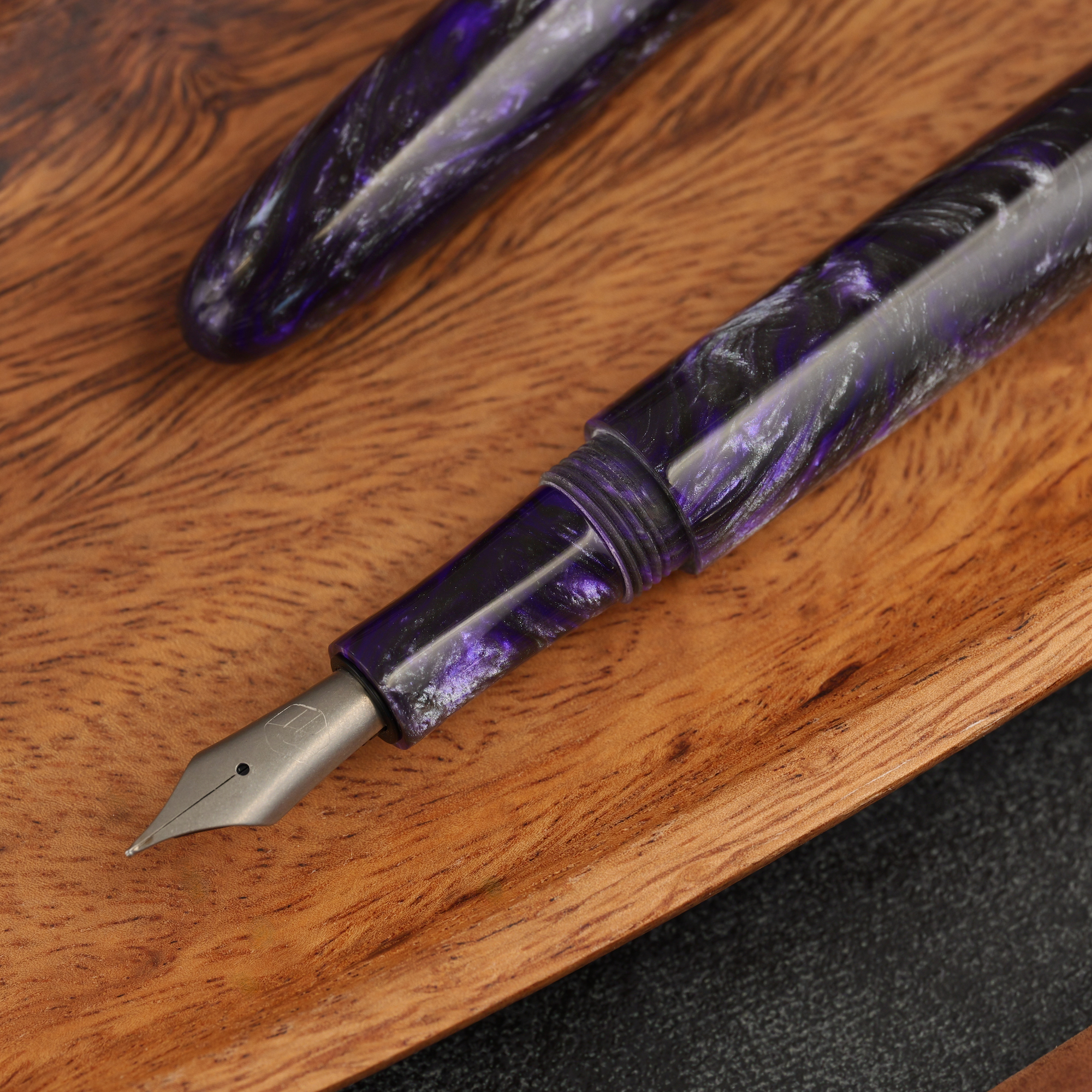 Minimalizm - żywica - tytanowa stalówka