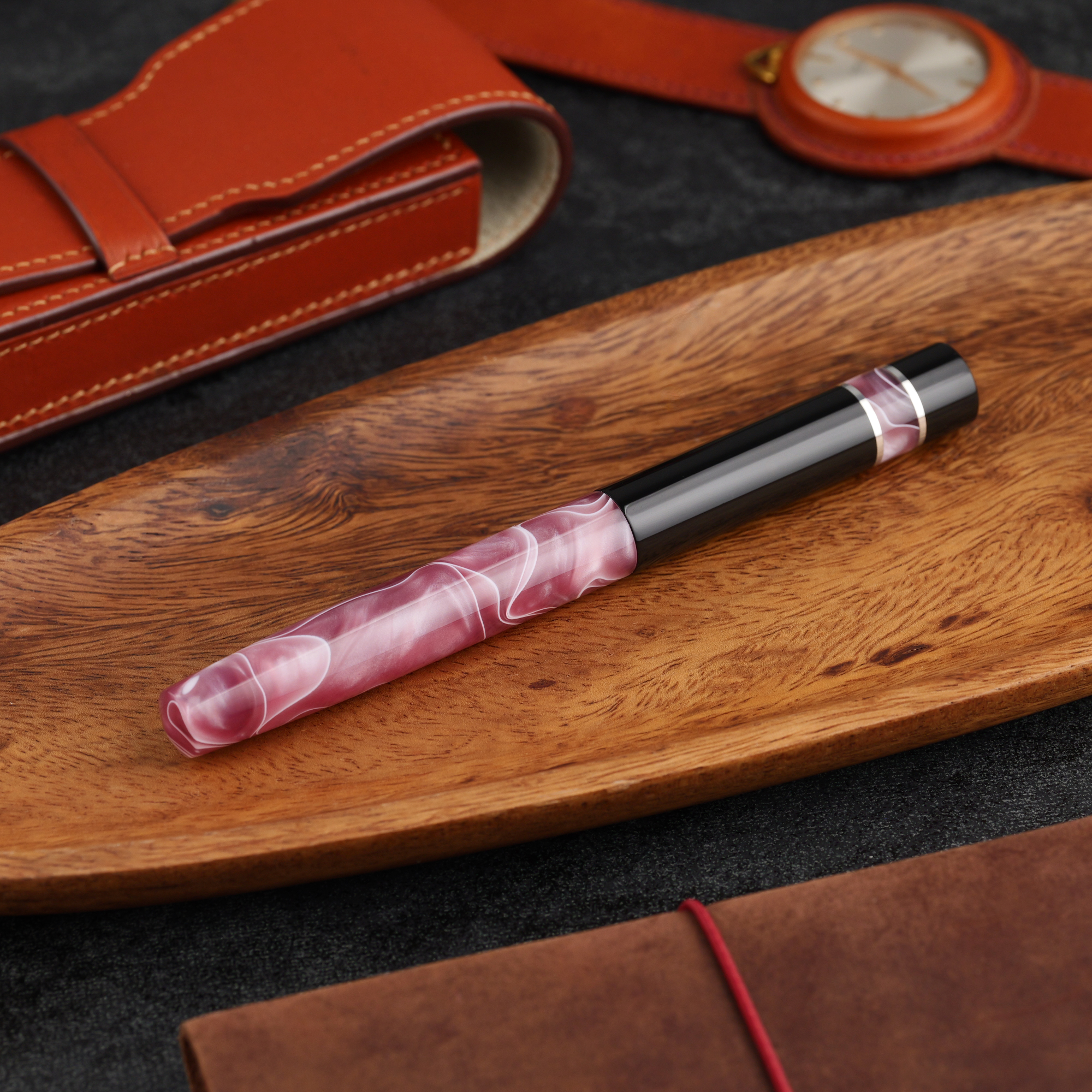 Kontrast - żywica - ebonit - pierścienie