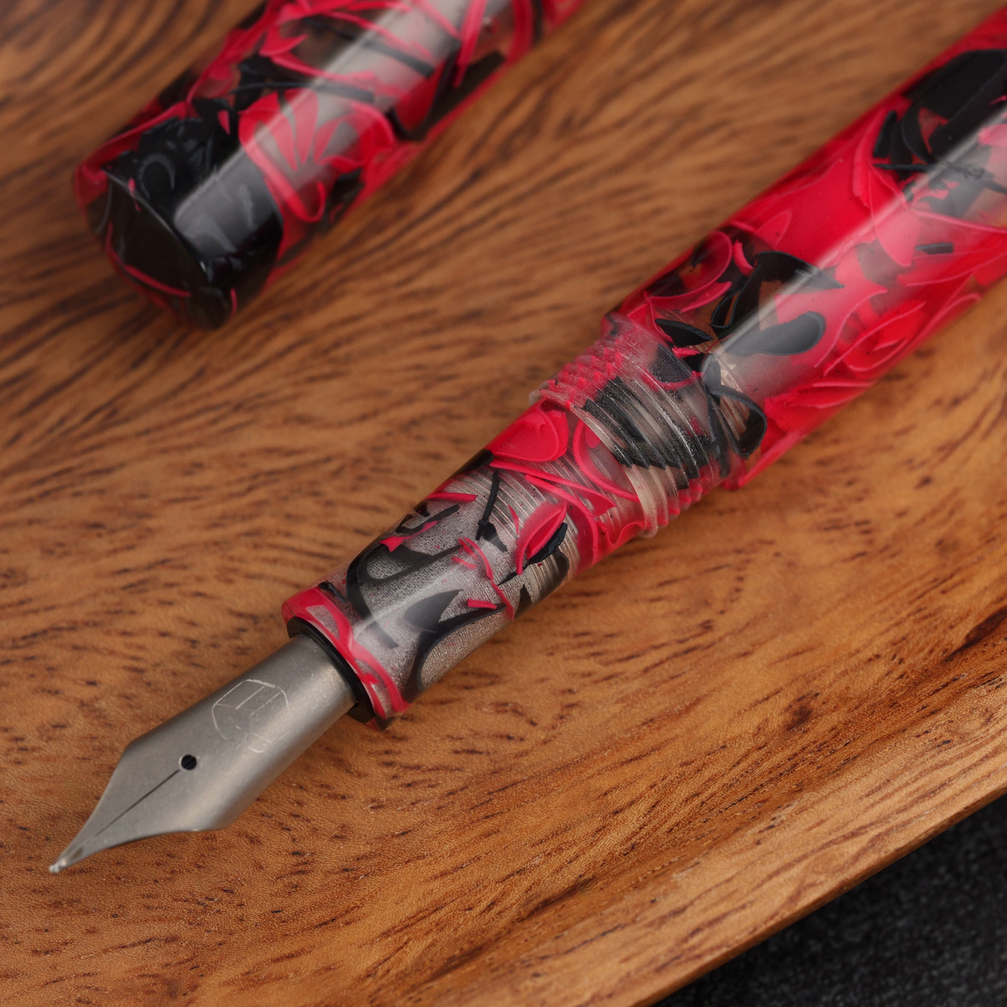 Transparentna żywica - tytanowa stalówka