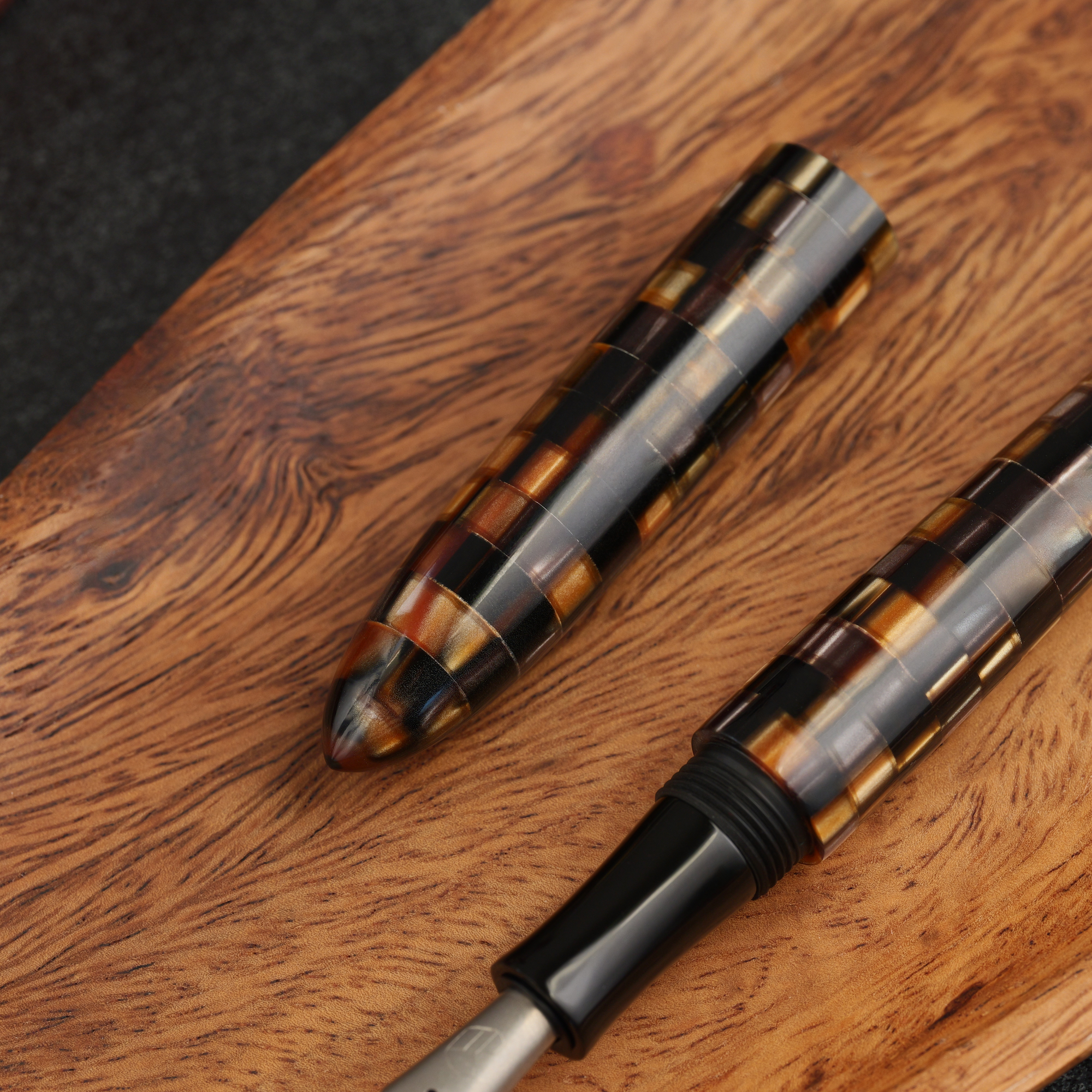 Minimalizm - żywica - tytanowa stalówka