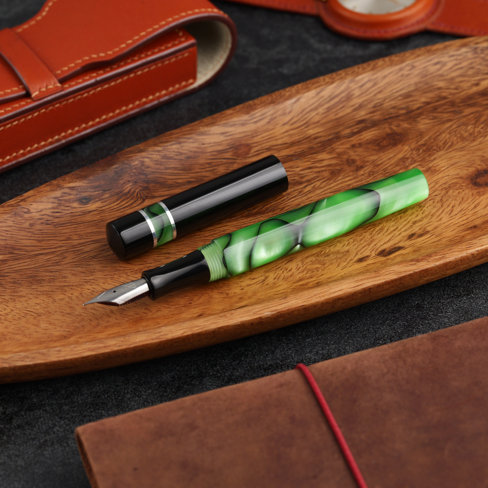 Kontrast - żywica - ebonit - pierścienie