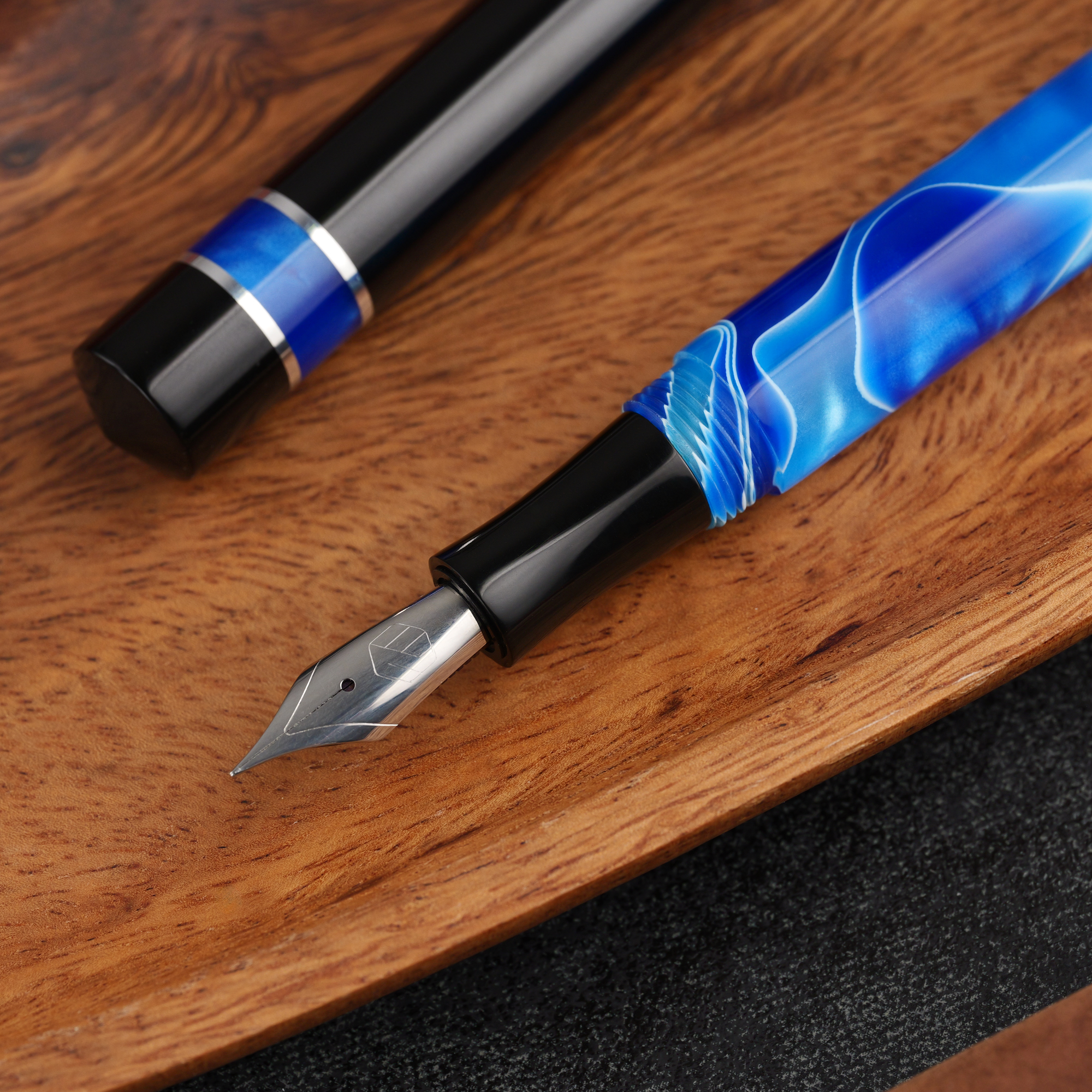 Kontrast - żywica - ebonit - pierścienie