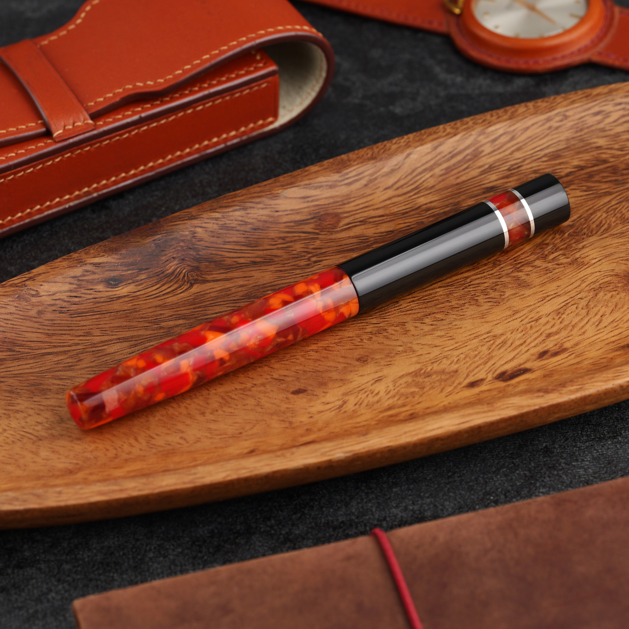 Kontrast - żywica - ebonit - pierścienie