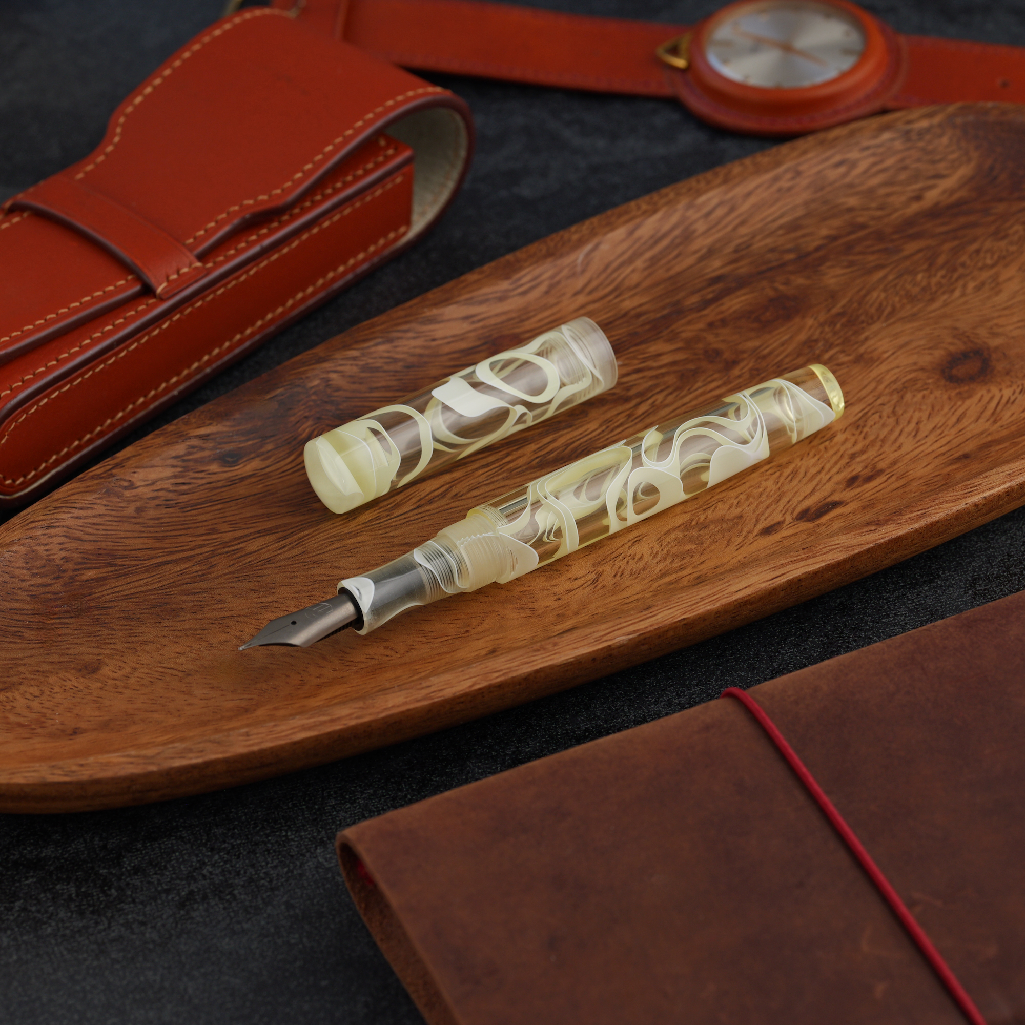 Transparentna żywica - tytanowa stalówka