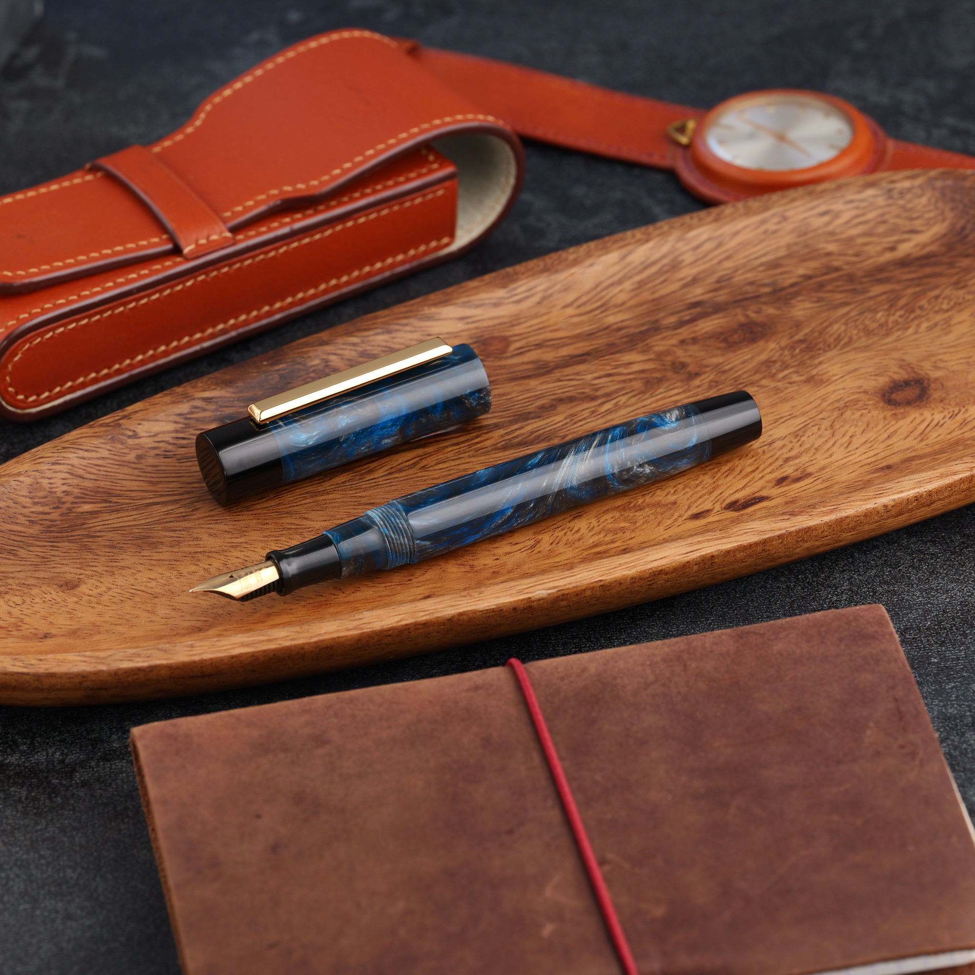 Uniwersum - złota stalówka Sheaffer - żywica