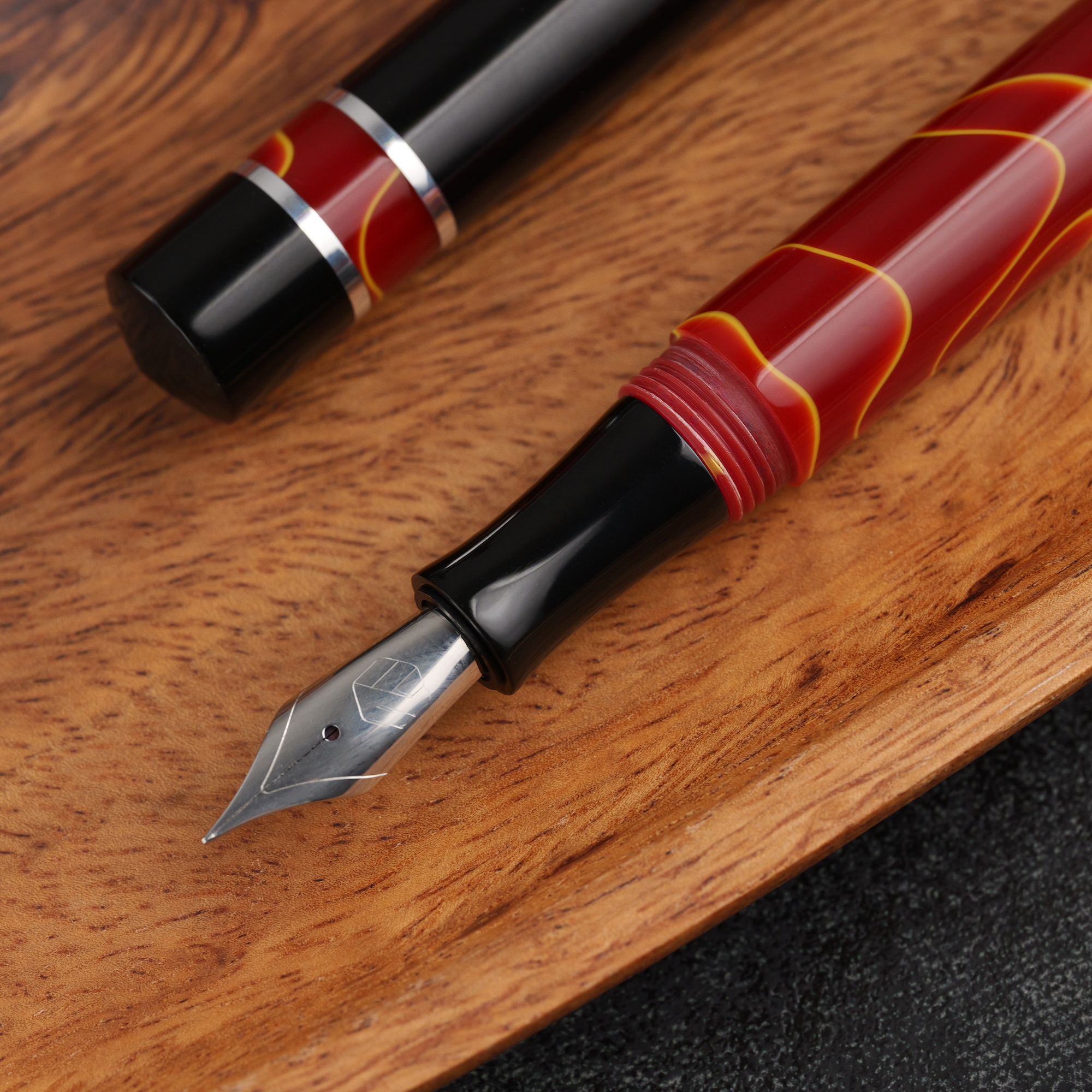 Kontrast - żywica - ebonit - pierścienie