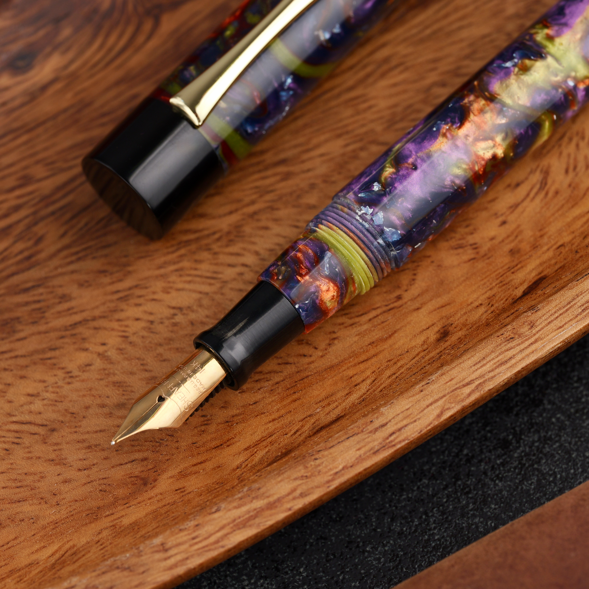 Uniwersum - złota stalówka Sheaffer - żywica