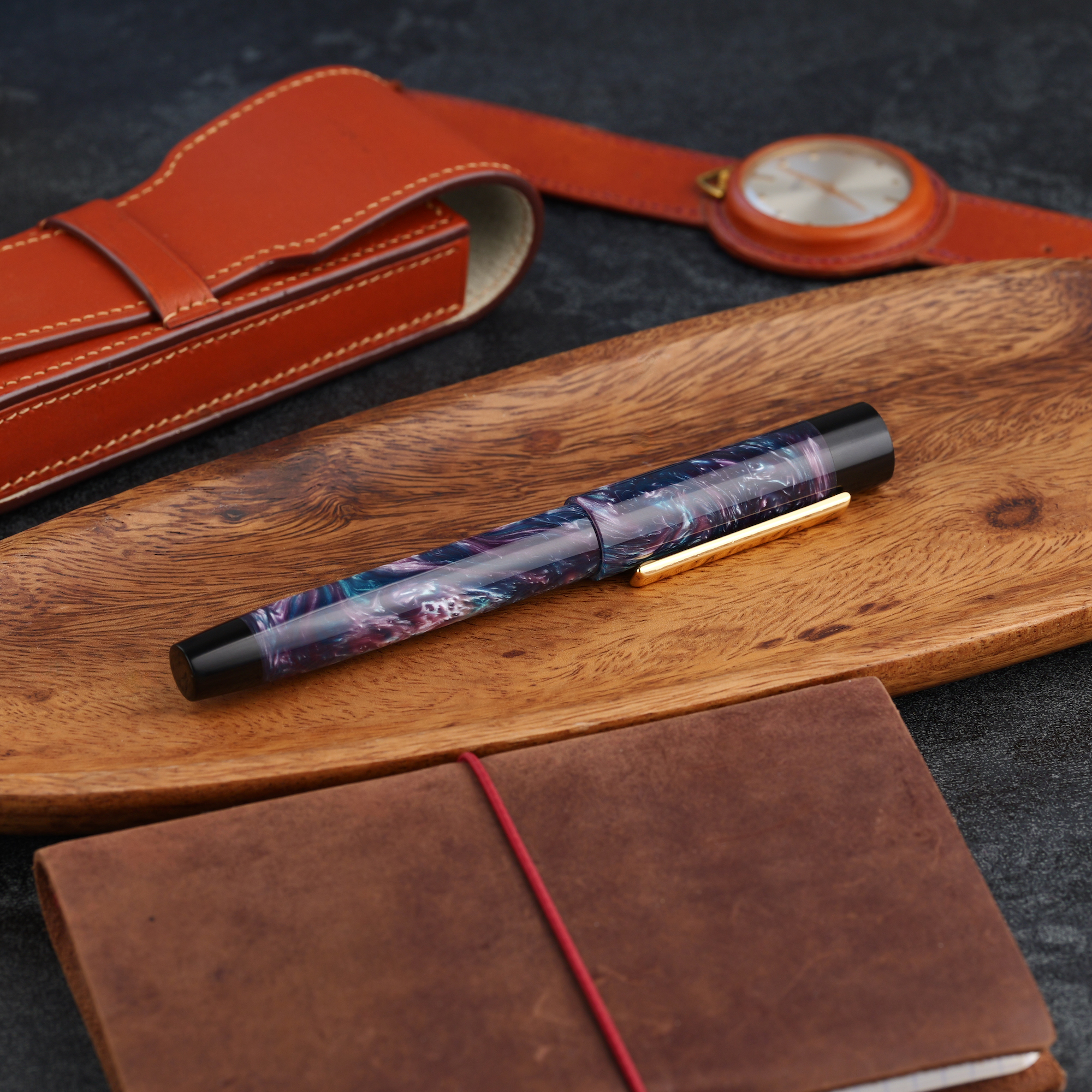 Uniwersum - złota stalówka Sheaffer - żywica