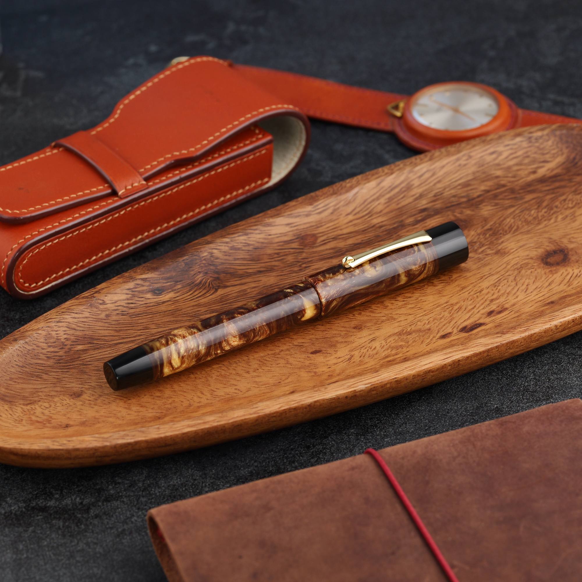 Uniwersum - złota stalówka Sheaffer - żywica